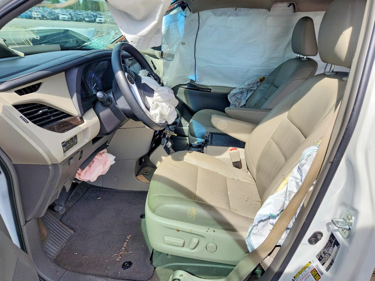 2015 Toyota Sienna Xle Premium 8-passenger White vin: 5TDYK3DC7FS639890