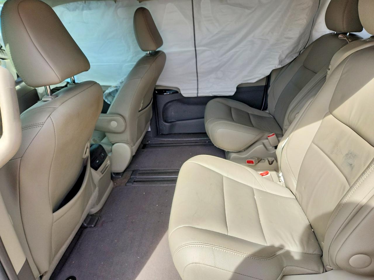 2015 Toyota Sienna Xle Premium 8-passenger White vin: 5TDYK3DC7FS639890