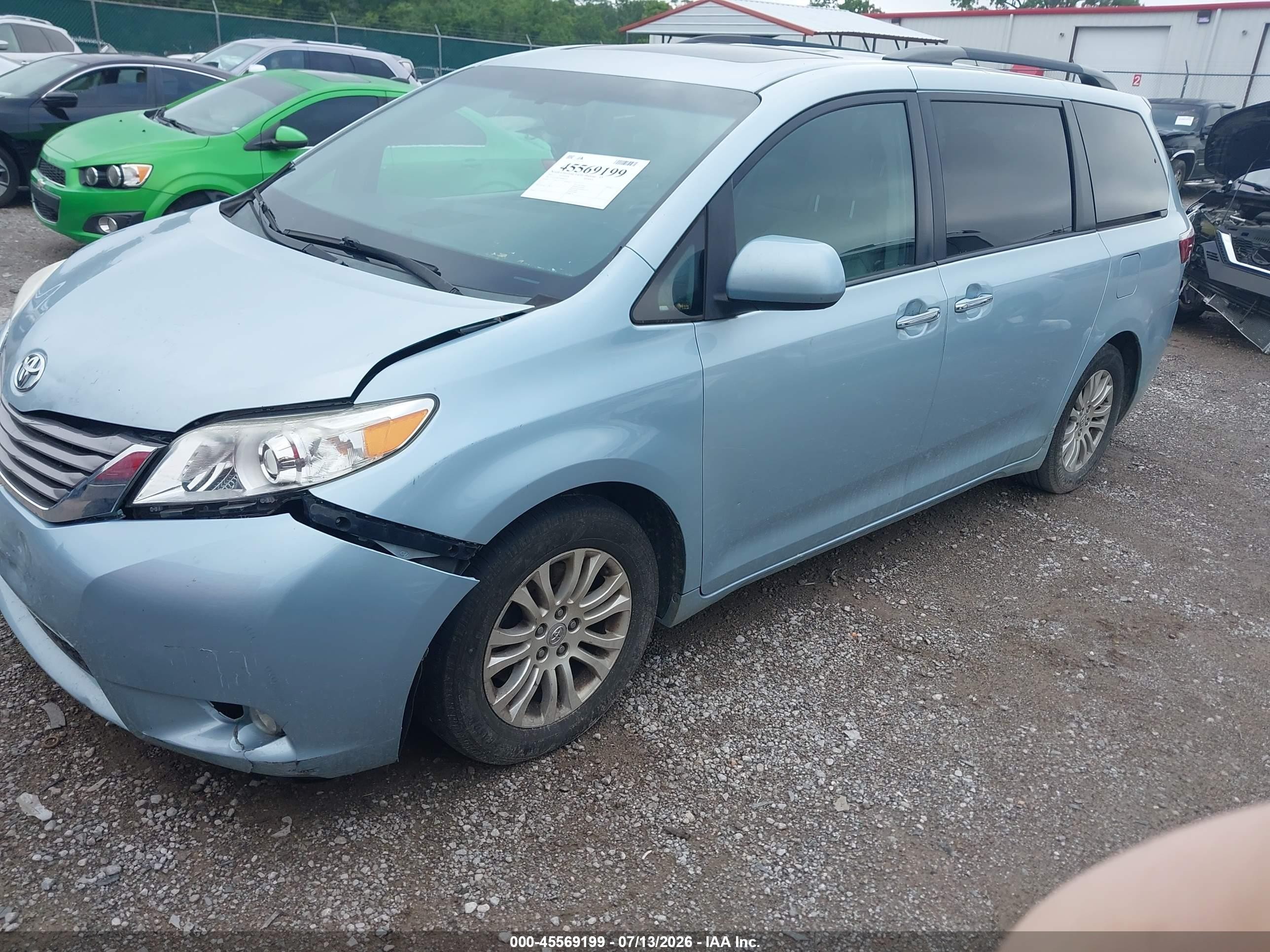 2015 Toyota Sienna Xle 8 Passenger Blue vin: 5TDYK3DC7FS644474