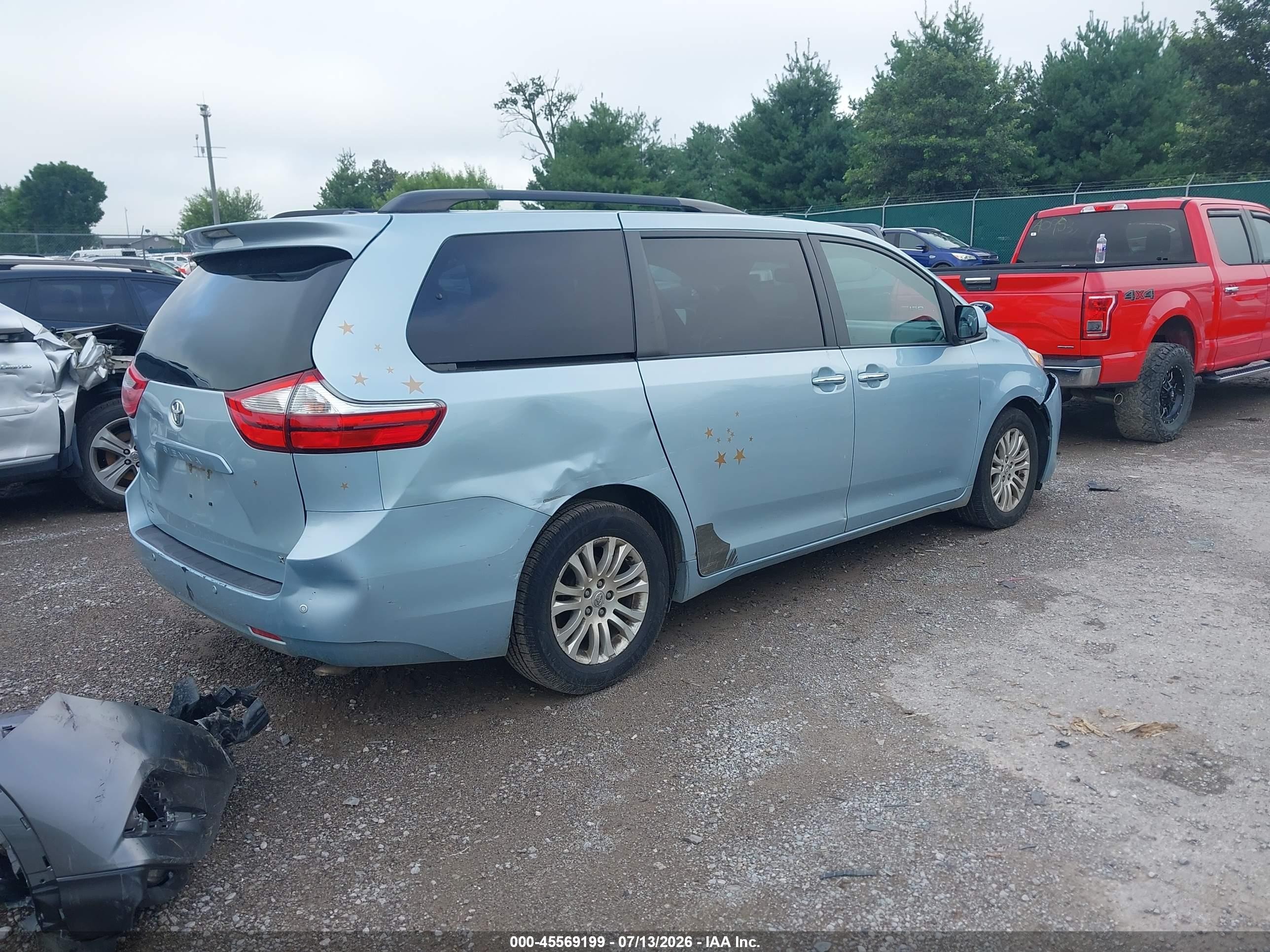 2015 Toyota Sienna Xle 8 Passenger Blue vin: 5TDYK3DC7FS644474