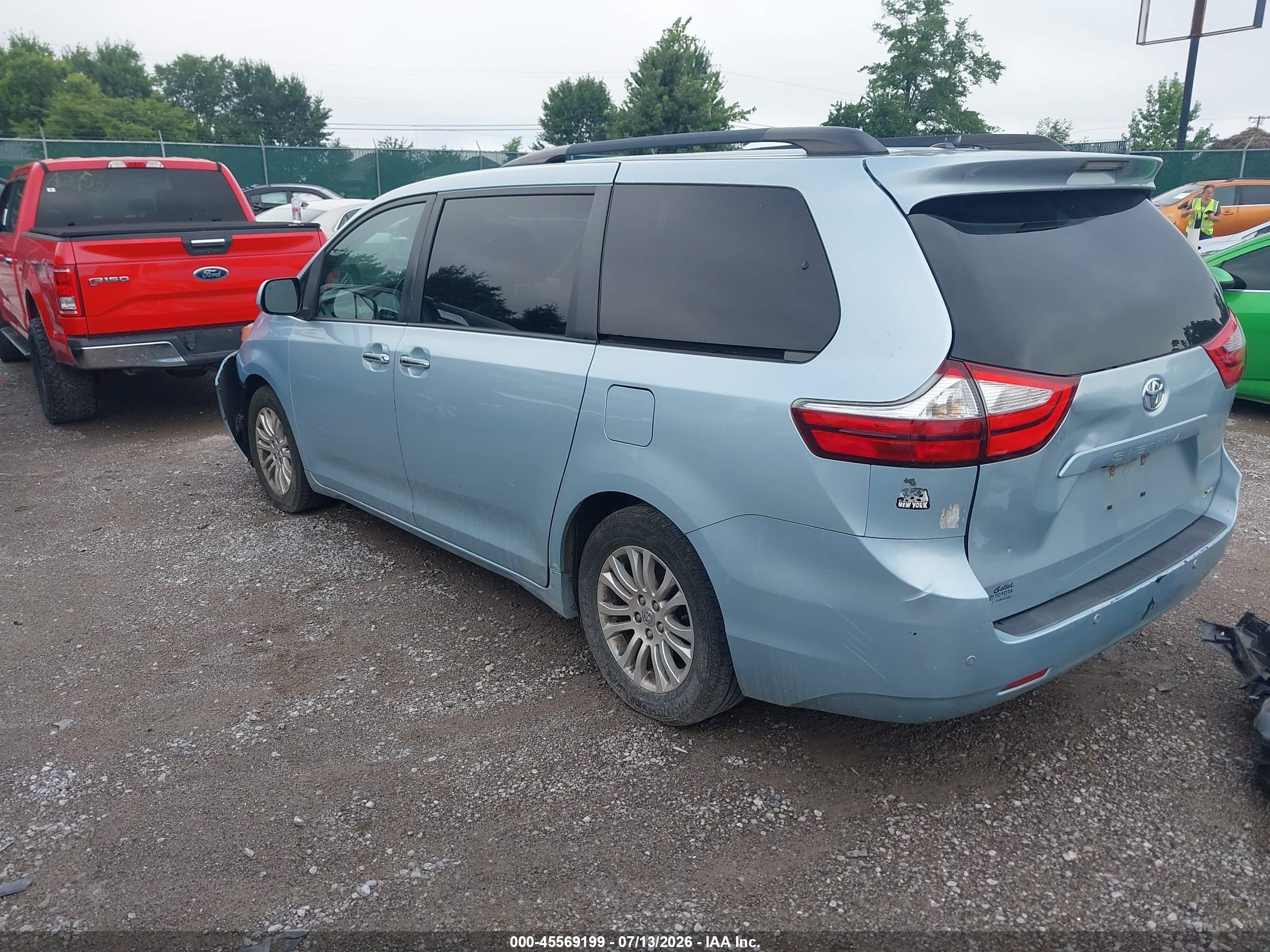 2015 Toyota Sienna Xle 8 Passenger Blue vin: 5TDYK3DC7FS644474