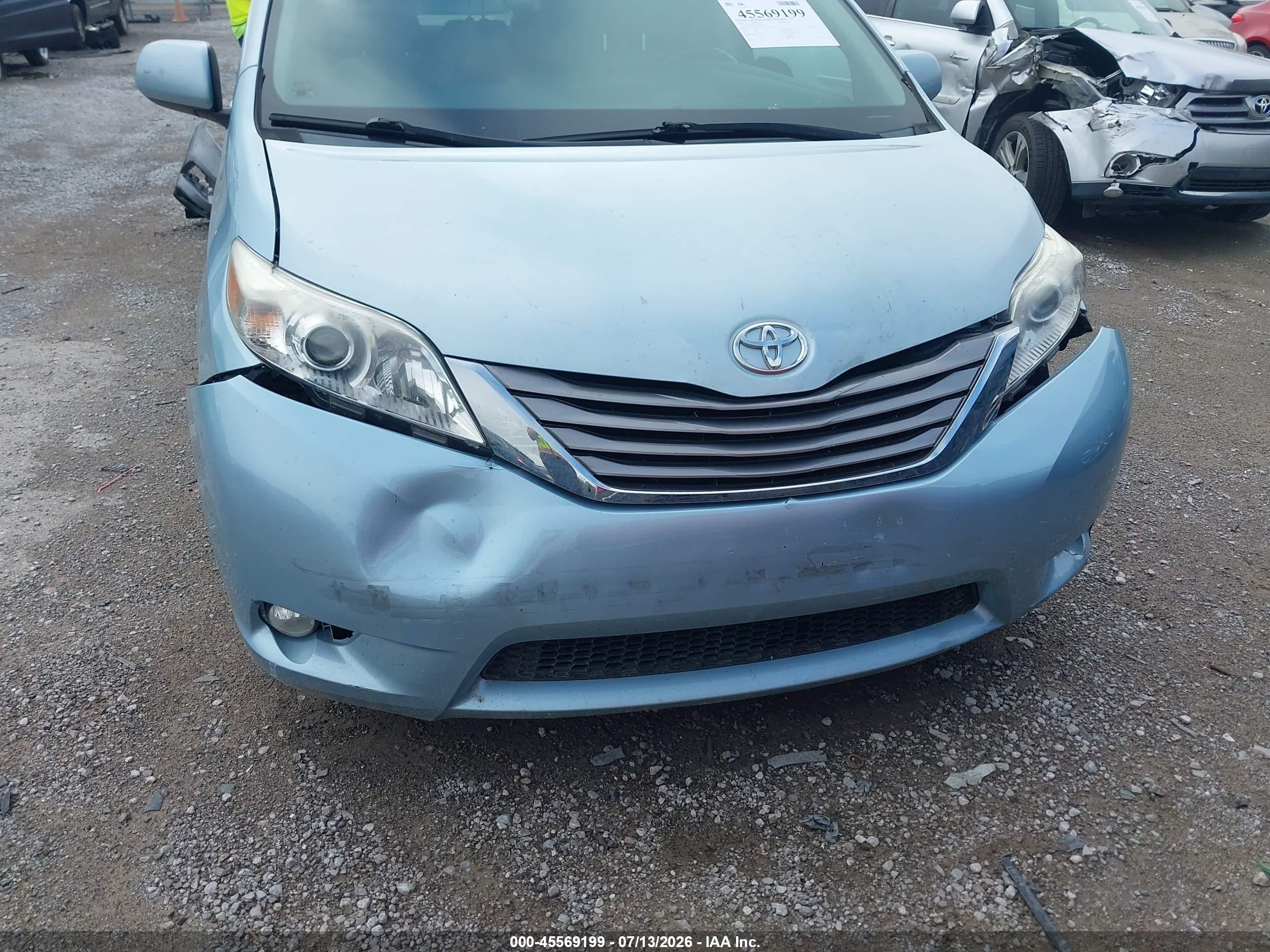 2015 Toyota Sienna Xle 8 Passenger Blue vin: 5TDYK3DC7FS644474