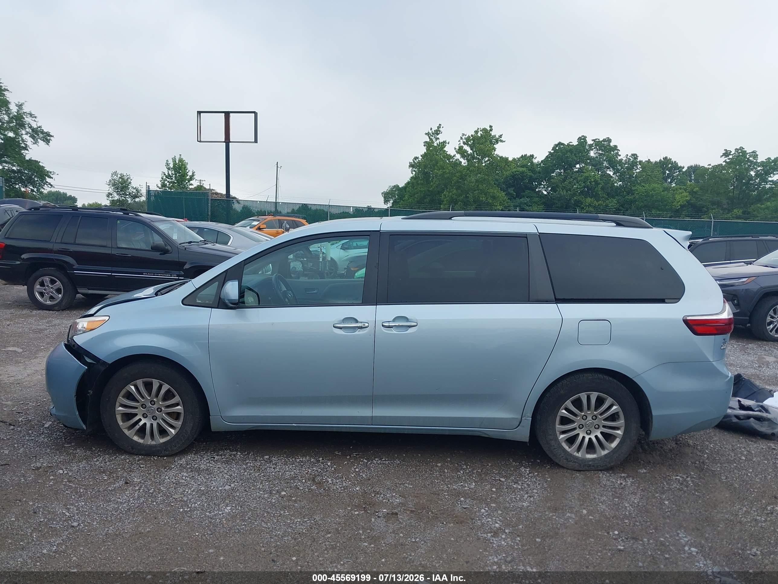 2015 Toyota Sienna Xle 8 Passenger Blue vin: 5TDYK3DC7FS644474