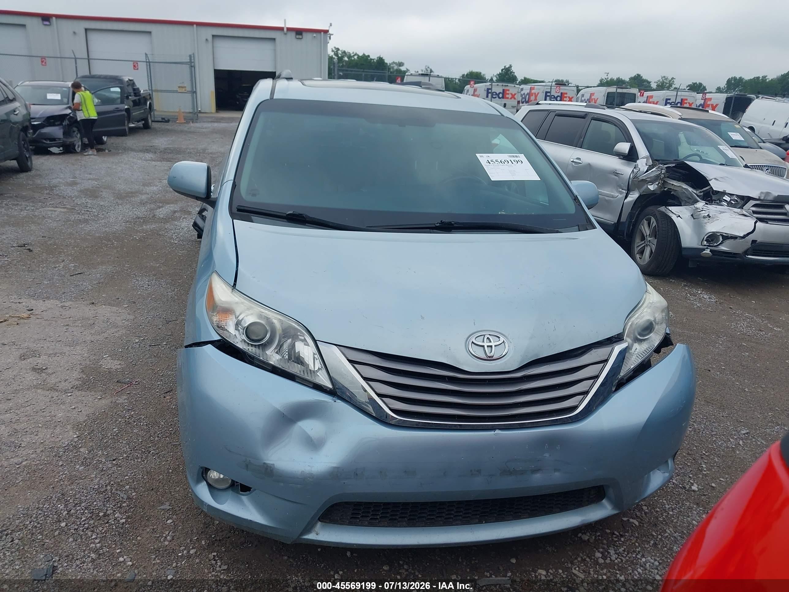 2015 Toyota Sienna Xle 8 Passenger Blue vin: 5TDYK3DC7FS644474