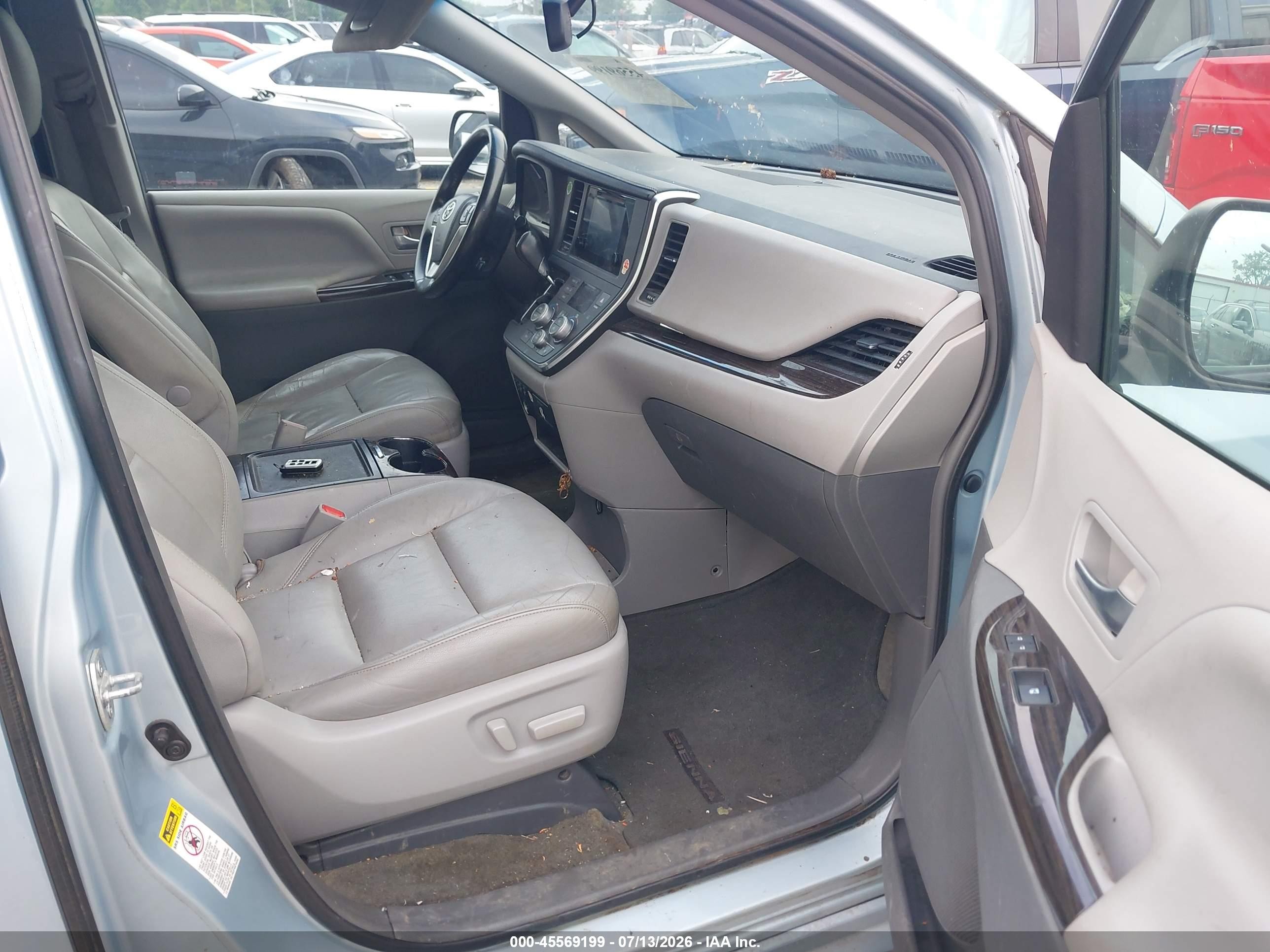 2015 Toyota Sienna Xle 8 Passenger Blue vin: 5TDYK3DC7FS644474
