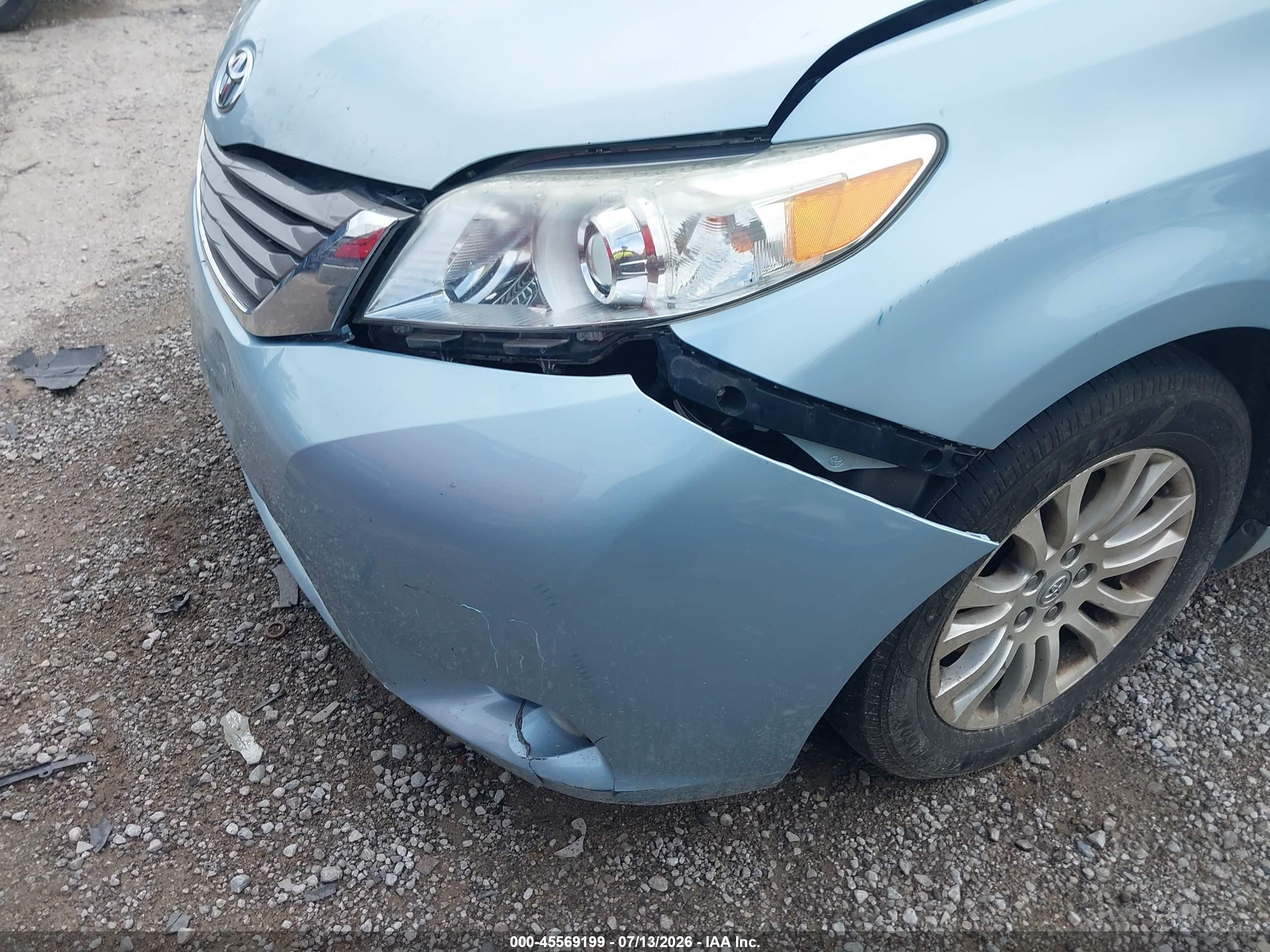 2015 Toyota Sienna Xle 8 Passenger Blue vin: 5TDYK3DC7FS644474