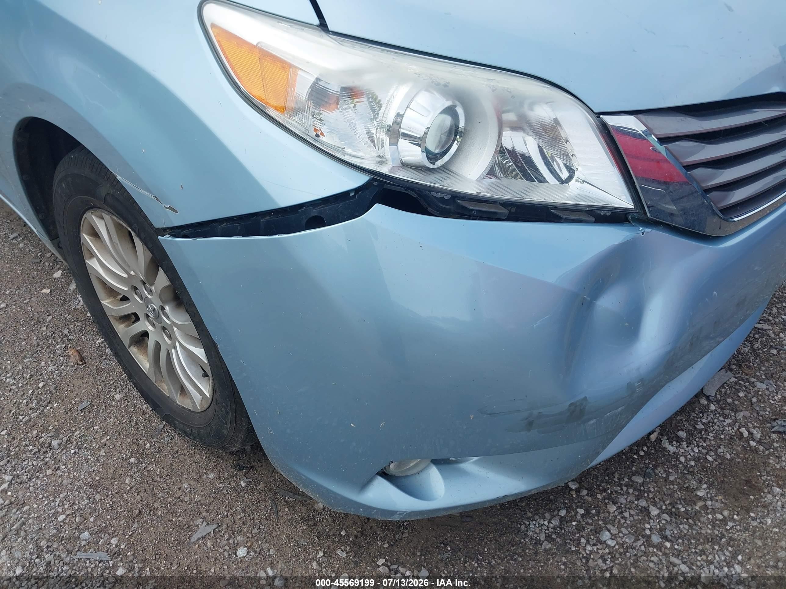 2015 Toyota Sienna Xle 8 Passenger Blue vin: 5TDYK3DC7FS644474