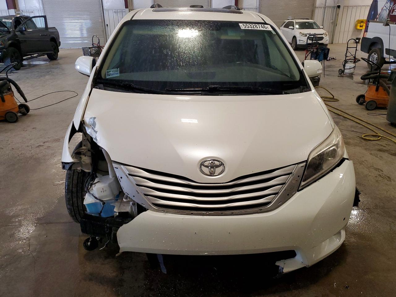 2015 Toyota Sienna Limited Premium 7-passenger White vin: 5TDYK3DC7FS650551