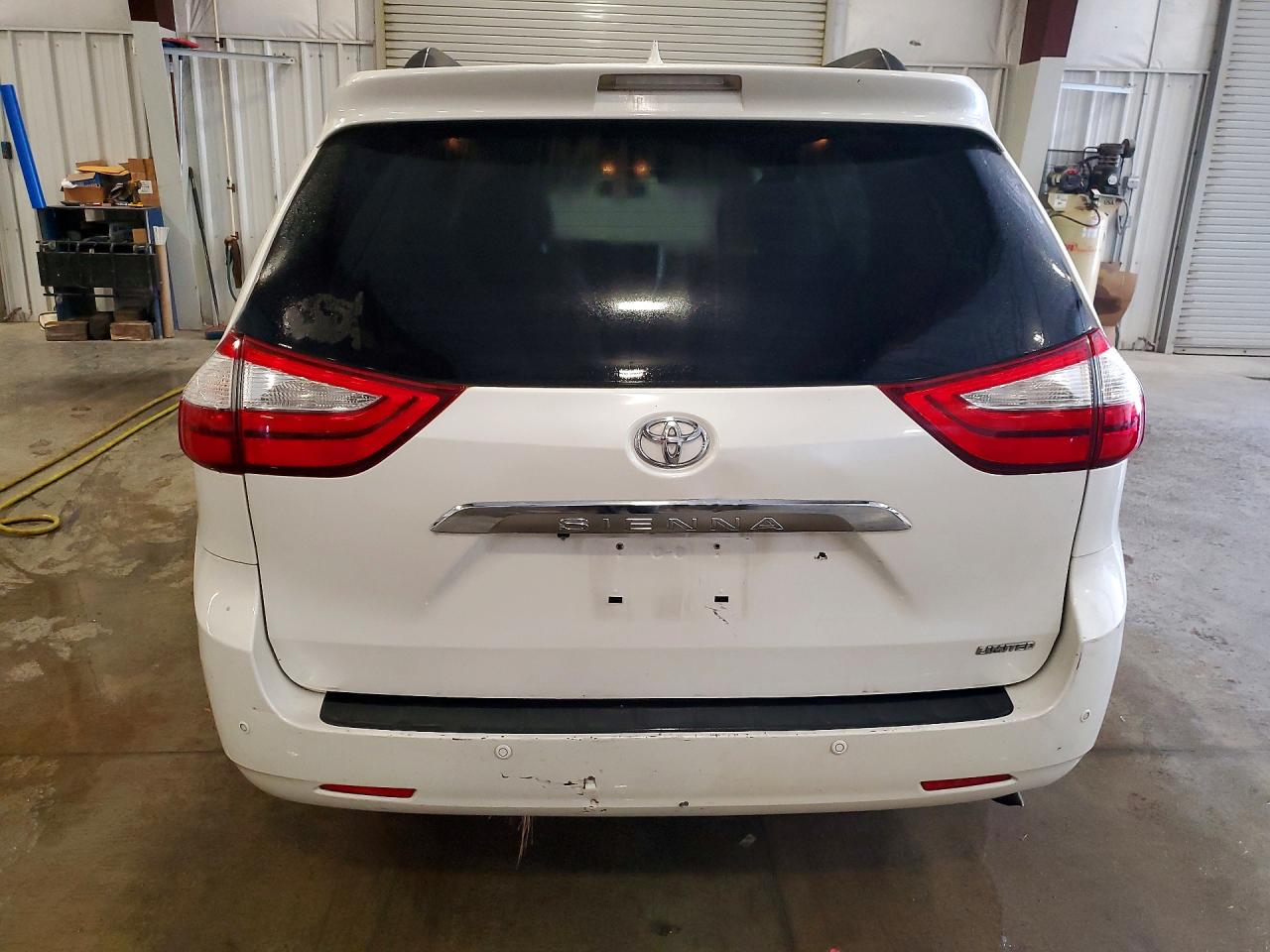 2015 Toyota Sienna Limited Premium 7-passenger White vin: 5TDYK3DC7FS650551