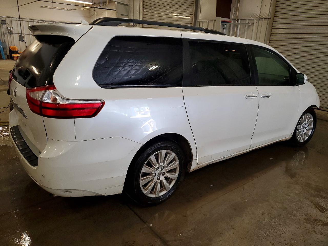 2015 Toyota Sienna Limited Premium 7-passenger White vin: 5TDYK3DC7FS650551