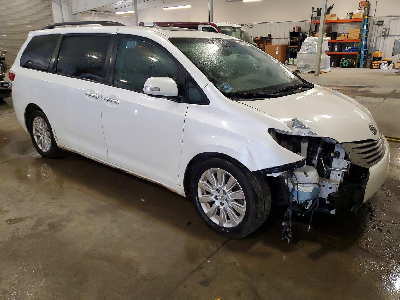 2015 Toyota Sienna Limited Premium 7-passenger White vin: 5TDYK3DC7FS650551