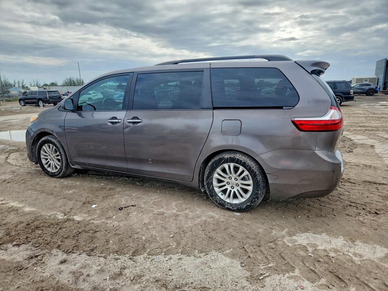 2015 Toyota Sienna Xle Premium 8-passenger Серый vin: 5TDYK3DC7FS660027