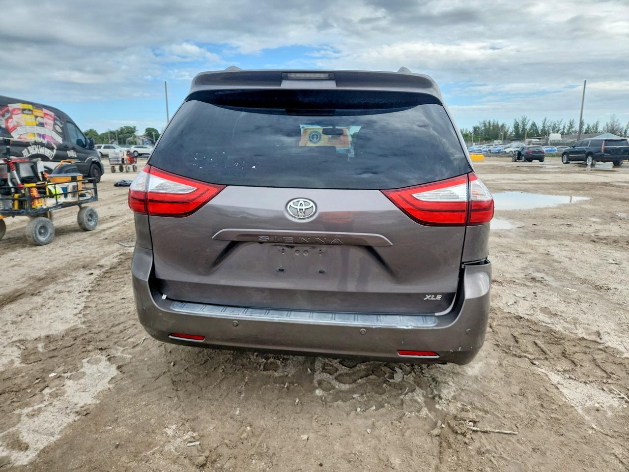 2015 Toyota Sienna Xle Premium 8-passenger Серый vin: 5TDYK3DC7FS660027