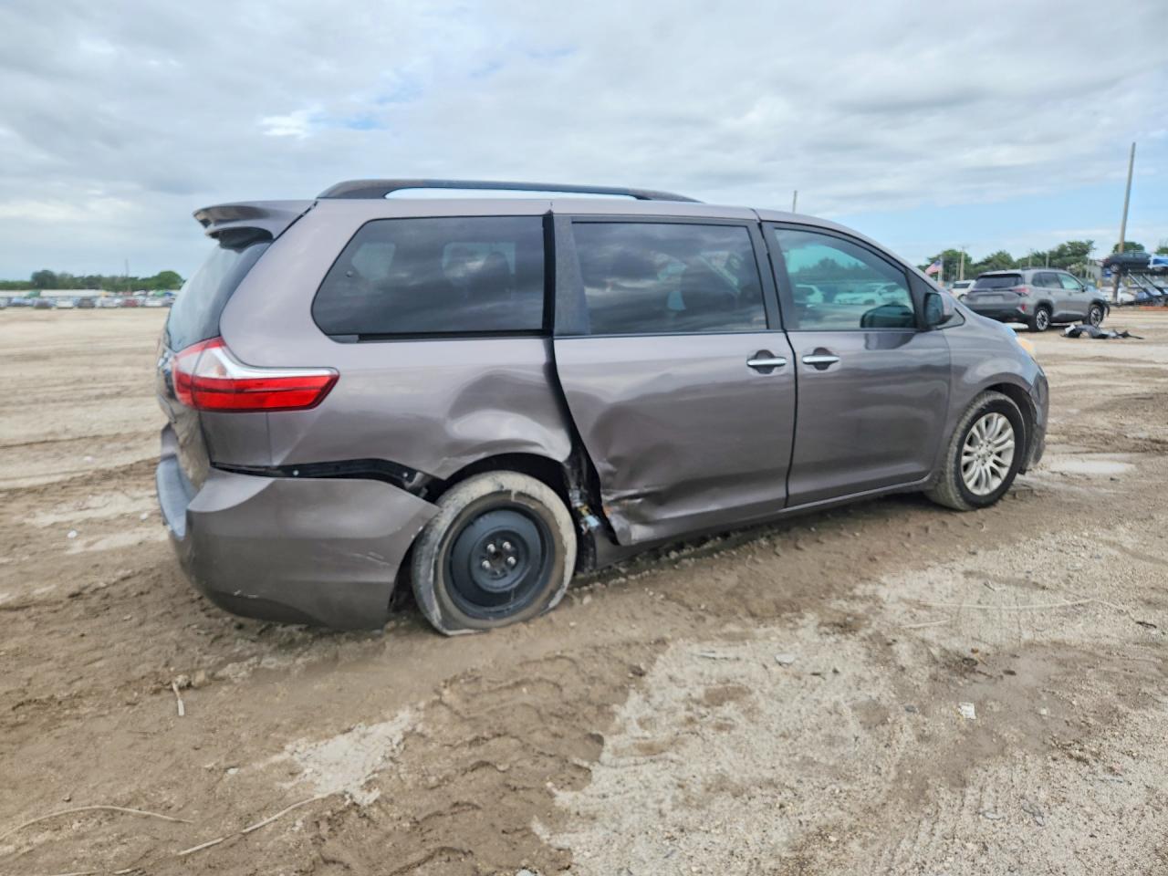 2015 Toyota Sienna Xle Premium 8-passenger Серый vin: 5TDYK3DC7FS660027