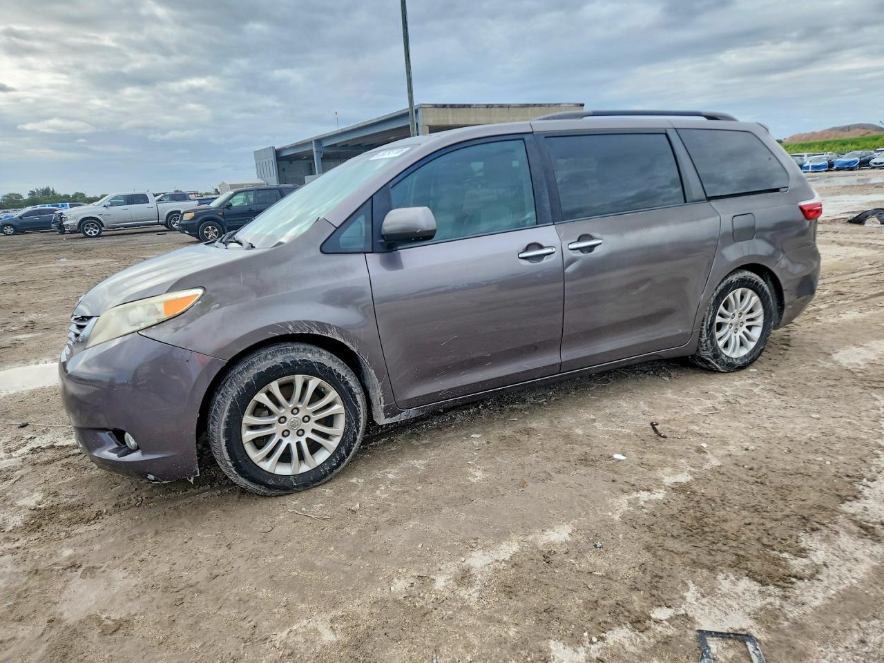 2015 Toyota Sienna Xle Premium 8-passenger Серый vin: 5TDYK3DC7FS660027