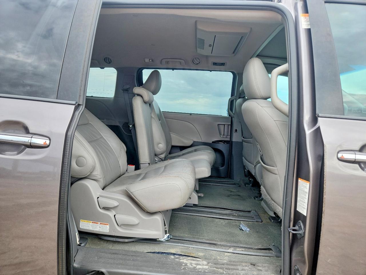 2015 Toyota Sienna Xle Premium 8-passenger Серый vin: 5TDYK3DC7FS660027