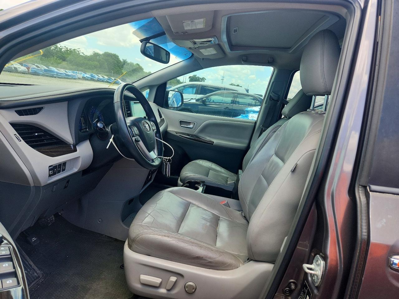 2015 Toyota Sienna Xle Premium 8-passenger Серый vin: 5TDYK3DC7FS660027