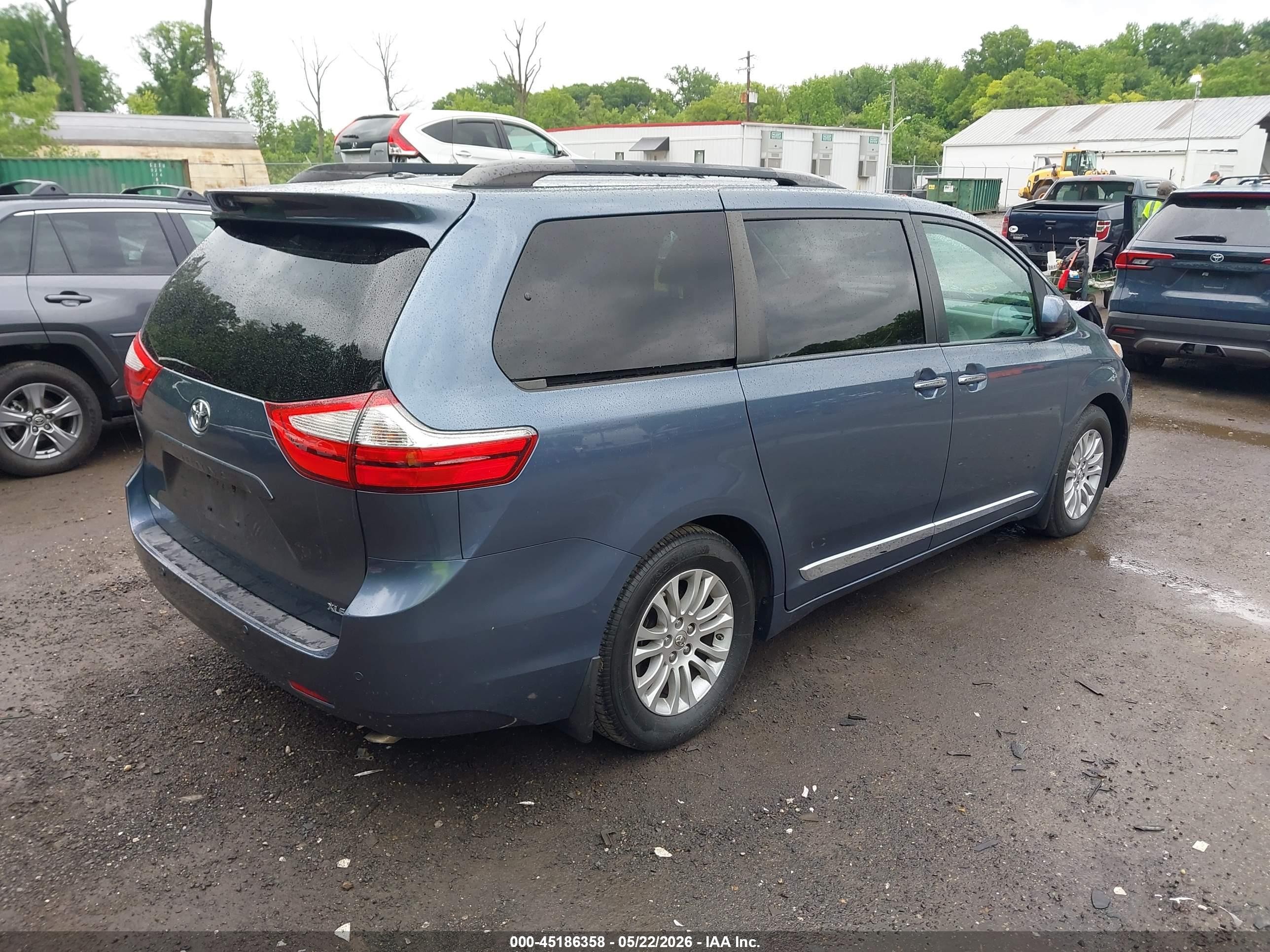 2015 Toyota Sienna Xle Premium 8 Passenger Light Blue vin: 5TDYK3DC7FS663414