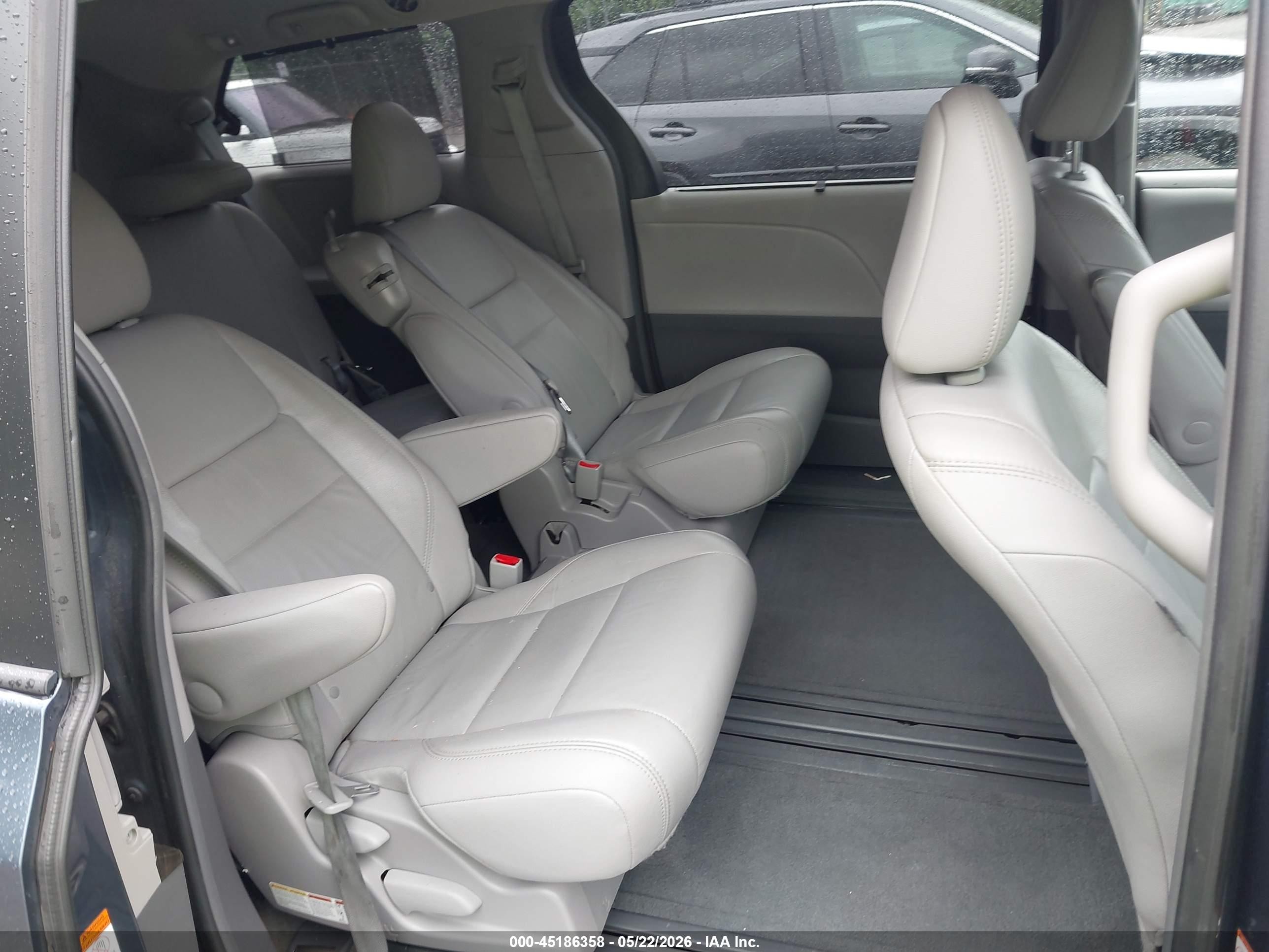 2015 Toyota Sienna Xle Premium 8 Passenger Light Blue vin: 5TDYK3DC7FS663414