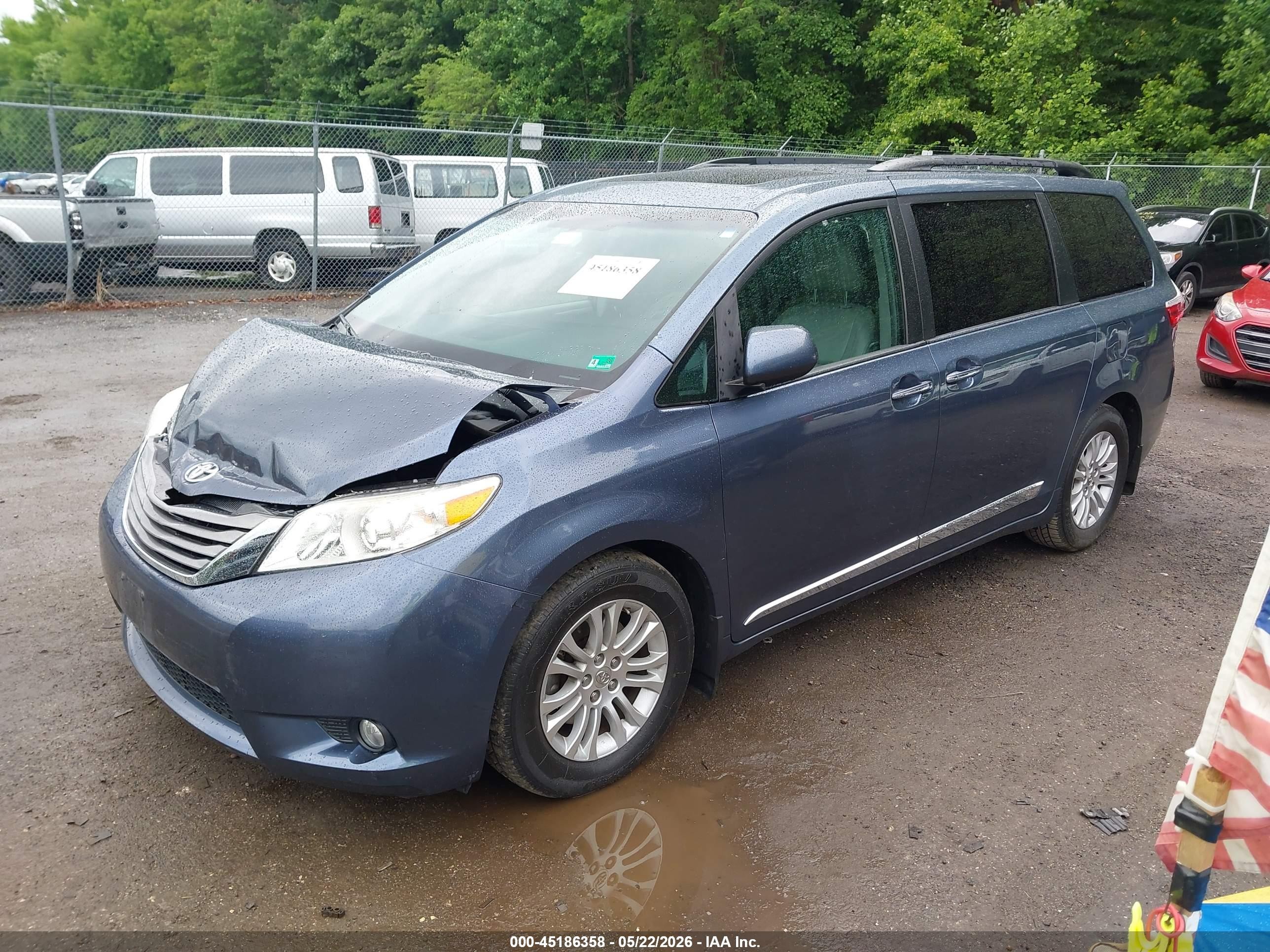 2015 Toyota Sienna Xle Premium 8 Passenger Light Blue vin: 5TDYK3DC7FS663414