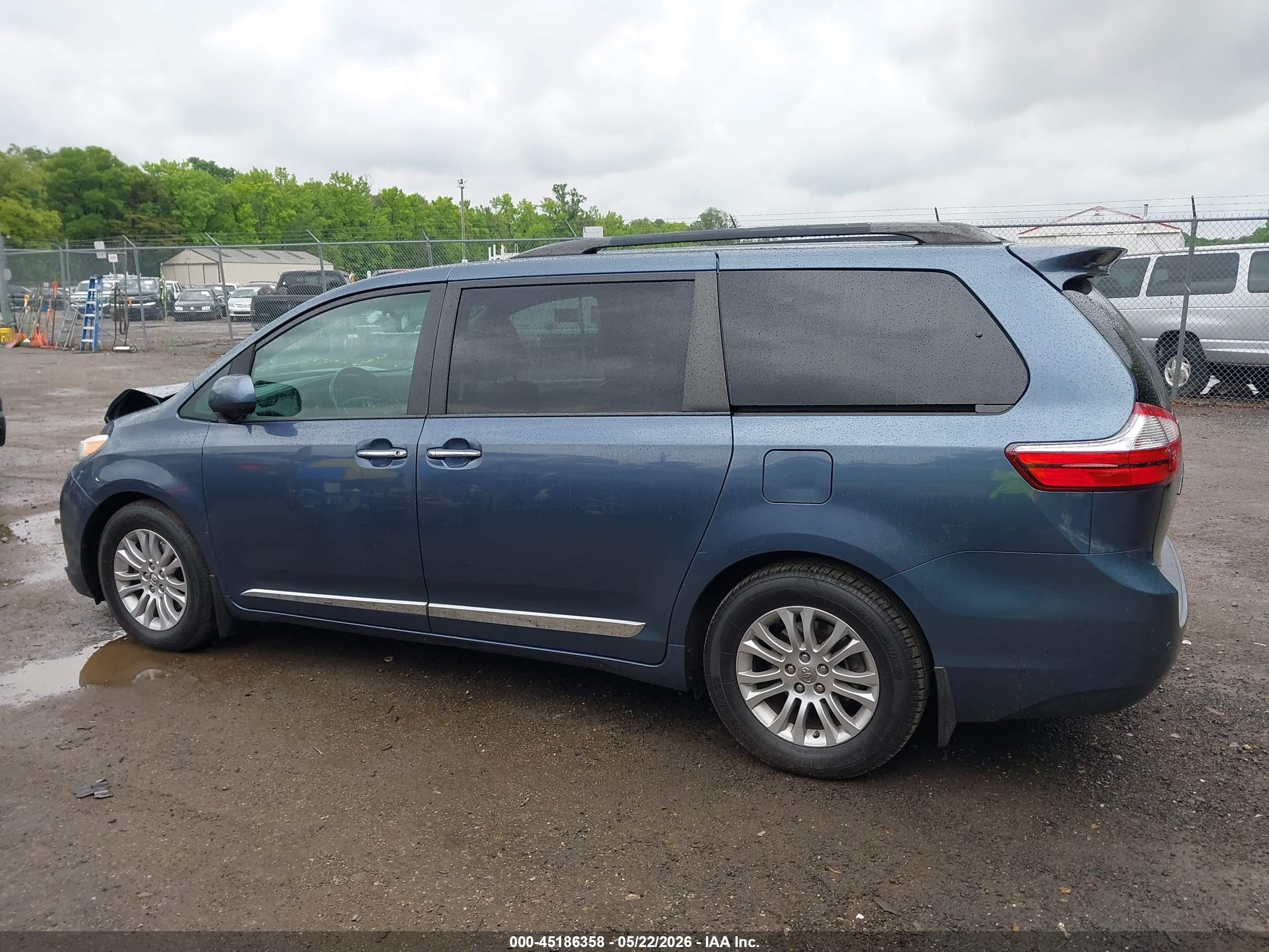 2015 Toyota Sienna Xle Premium 8 Passenger Light Blue vin: 5TDYK3DC7FS663414