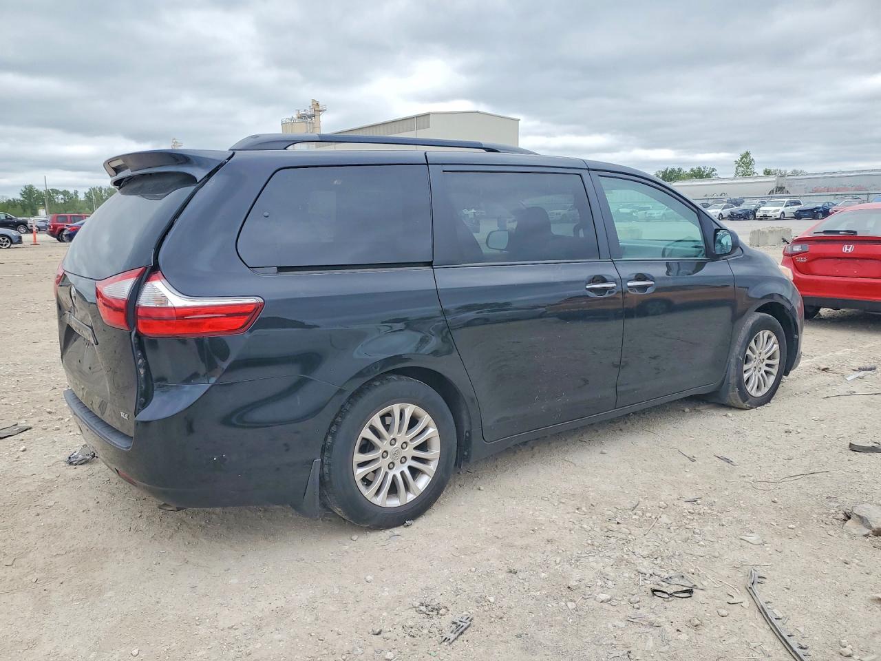2015 Toyota Sienna Xle 8-passenger Black vin: 5TDYK3DC7FS667947