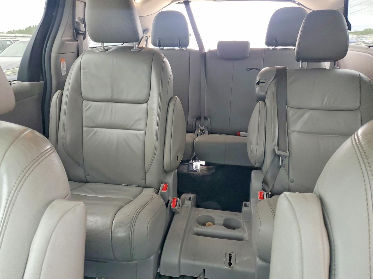 2015 Toyota Sienna Xle 8-passenger Black vin: 5TDYK3DC7FS667947