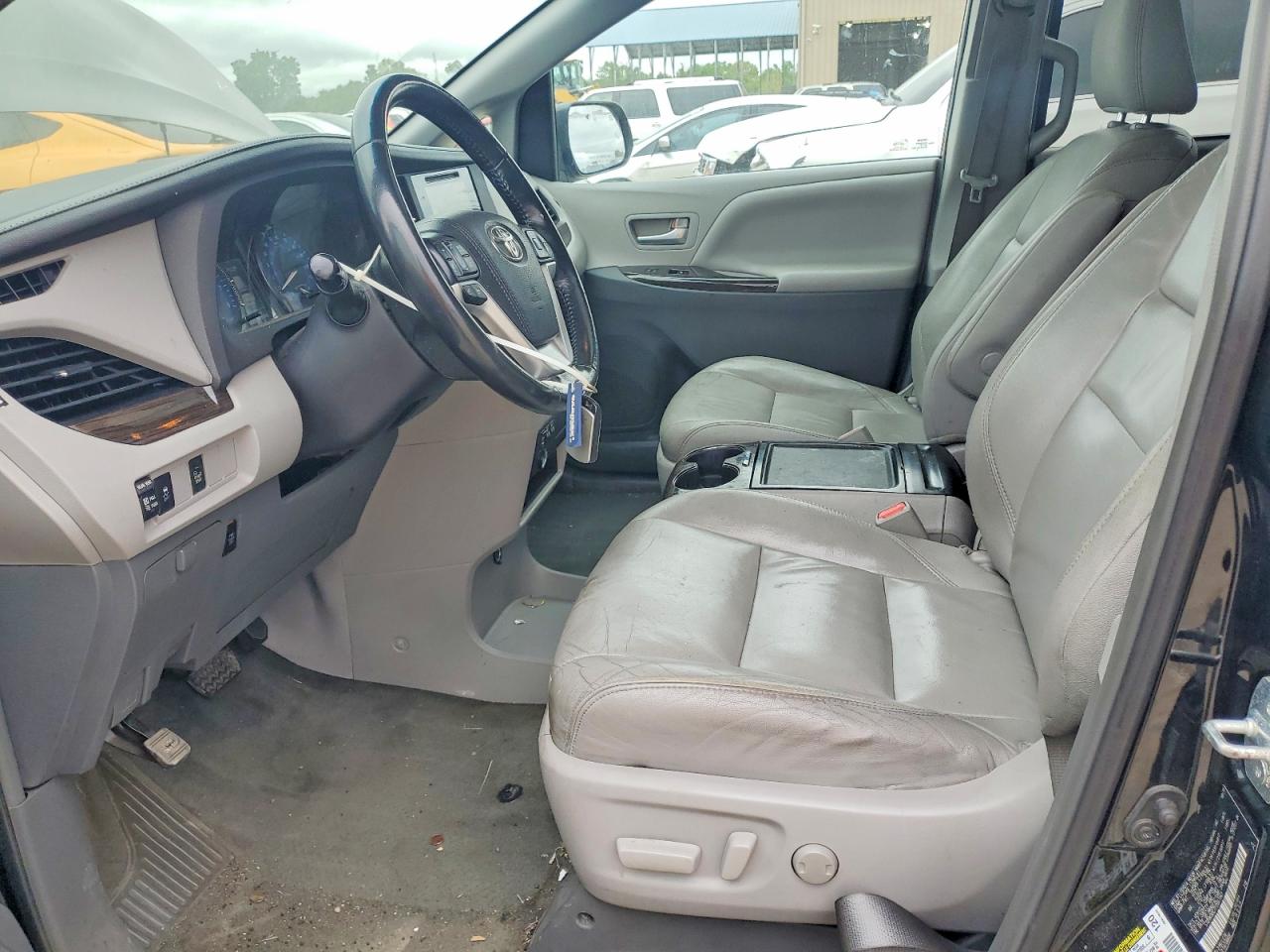 2015 Toyota Sienna Xle 8-passenger Black vin: 5TDYK3DC7FS667947