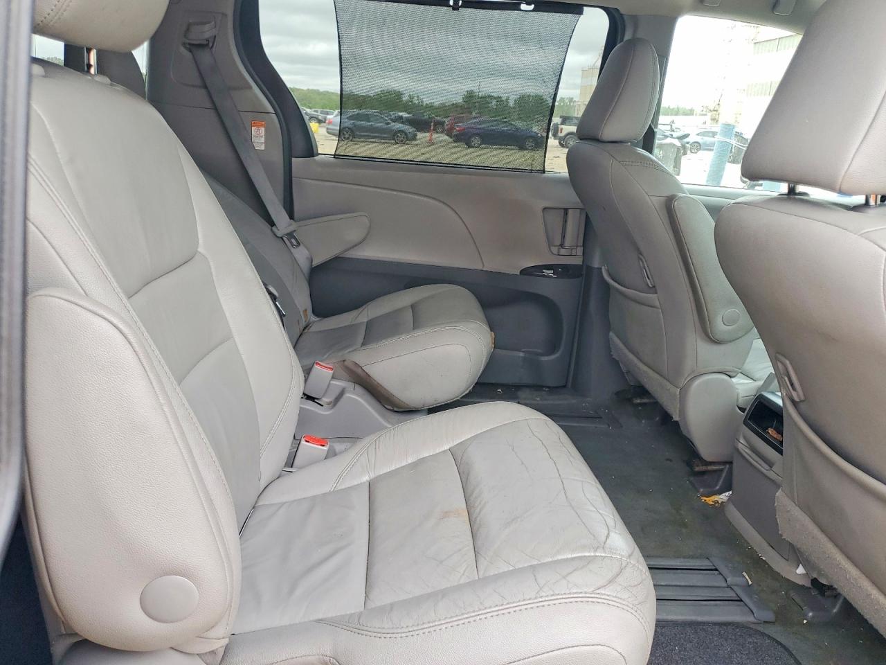 2015 Toyota Sienna Xle 8-passenger Black vin: 5TDYK3DC7FS667947