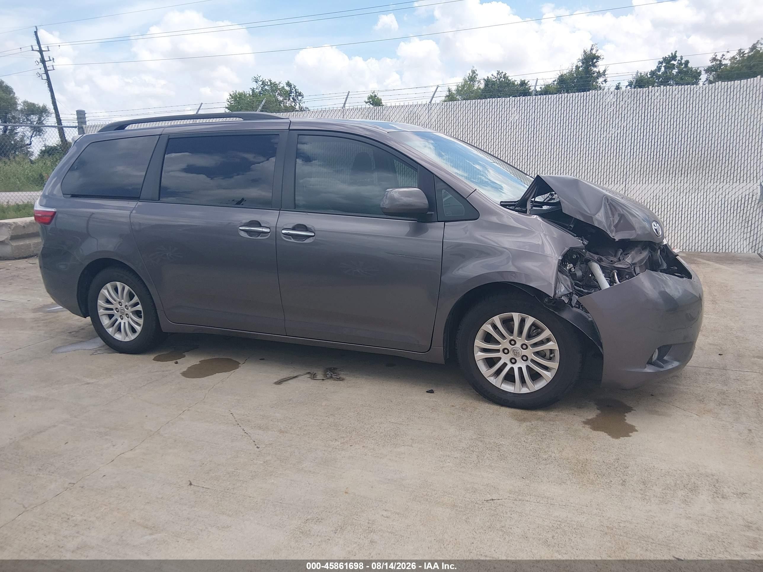 2015 Toyota Sienna Xle 8 Passenger Gray vin: 5TDYK3DC7FS671125
