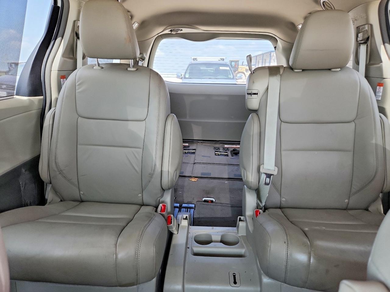 2015 Toyota Sienna Xle 8-passenger Белый vin: 5TDYK3DC7FS671710