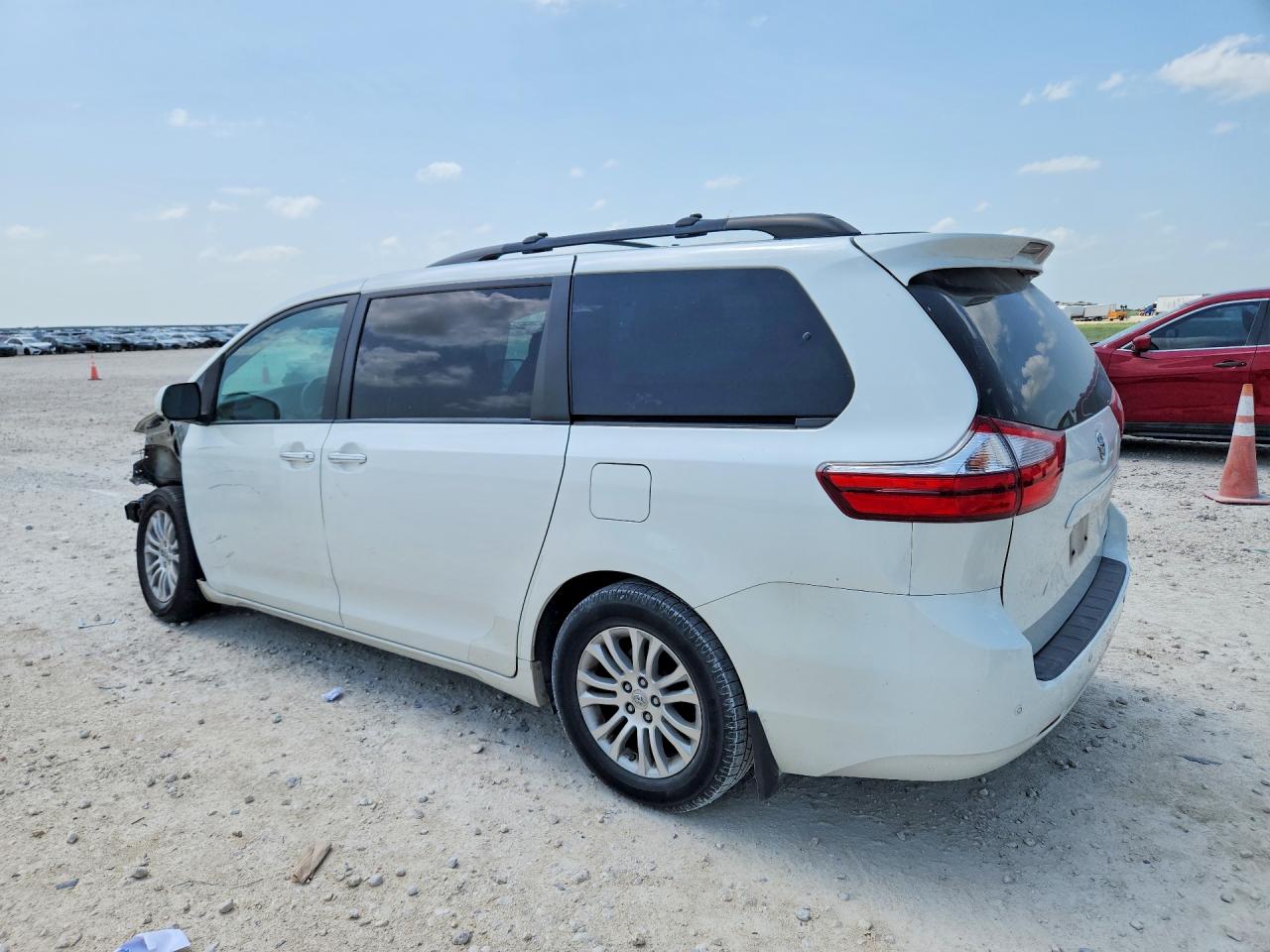 2015 Toyota Sienna Xle 8-passenger Белый vin: 5TDYK3DC7FS671710