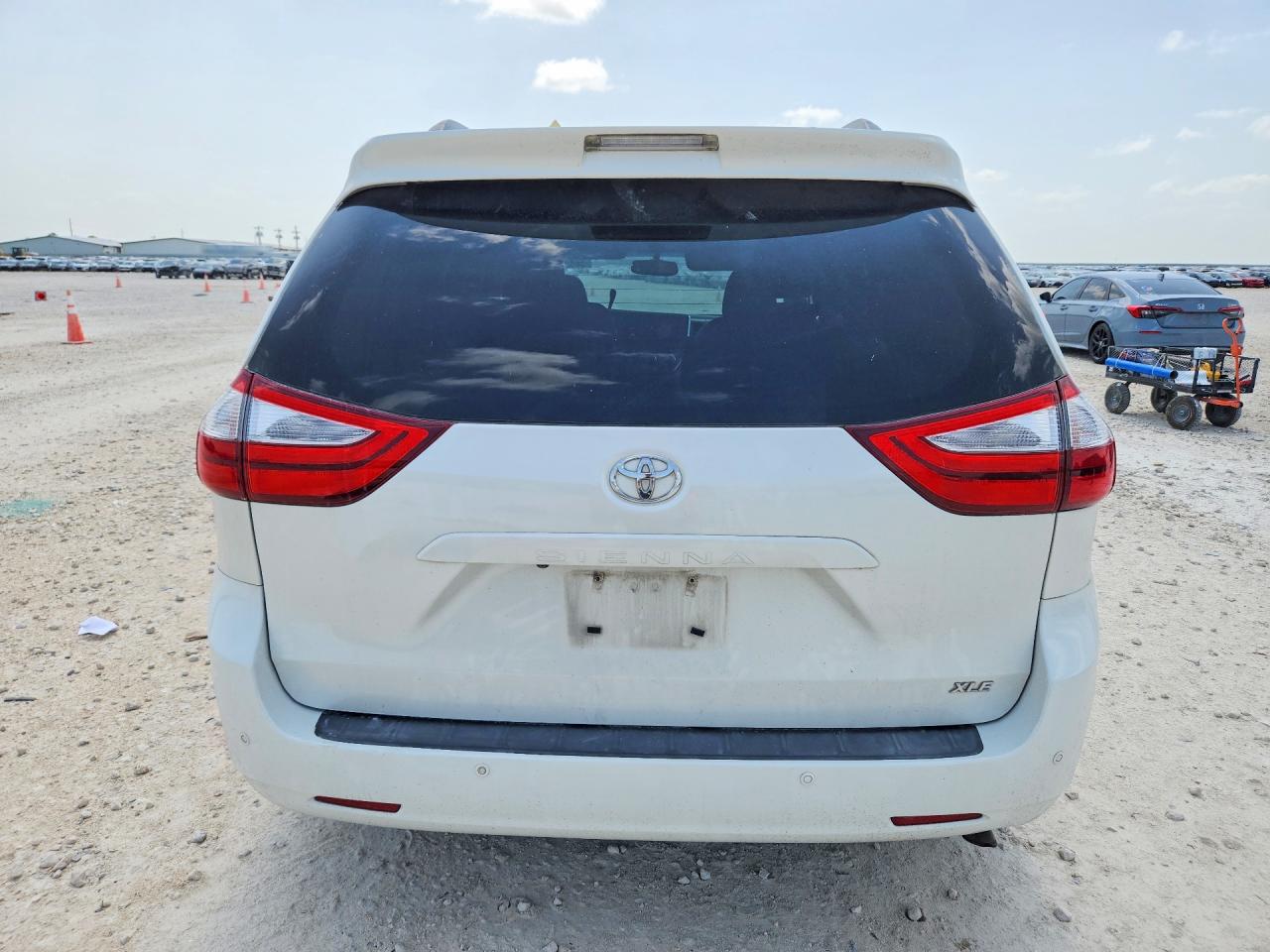 2015 Toyota Sienna Xle 8-passenger Белый vin: 5TDYK3DC7FS671710