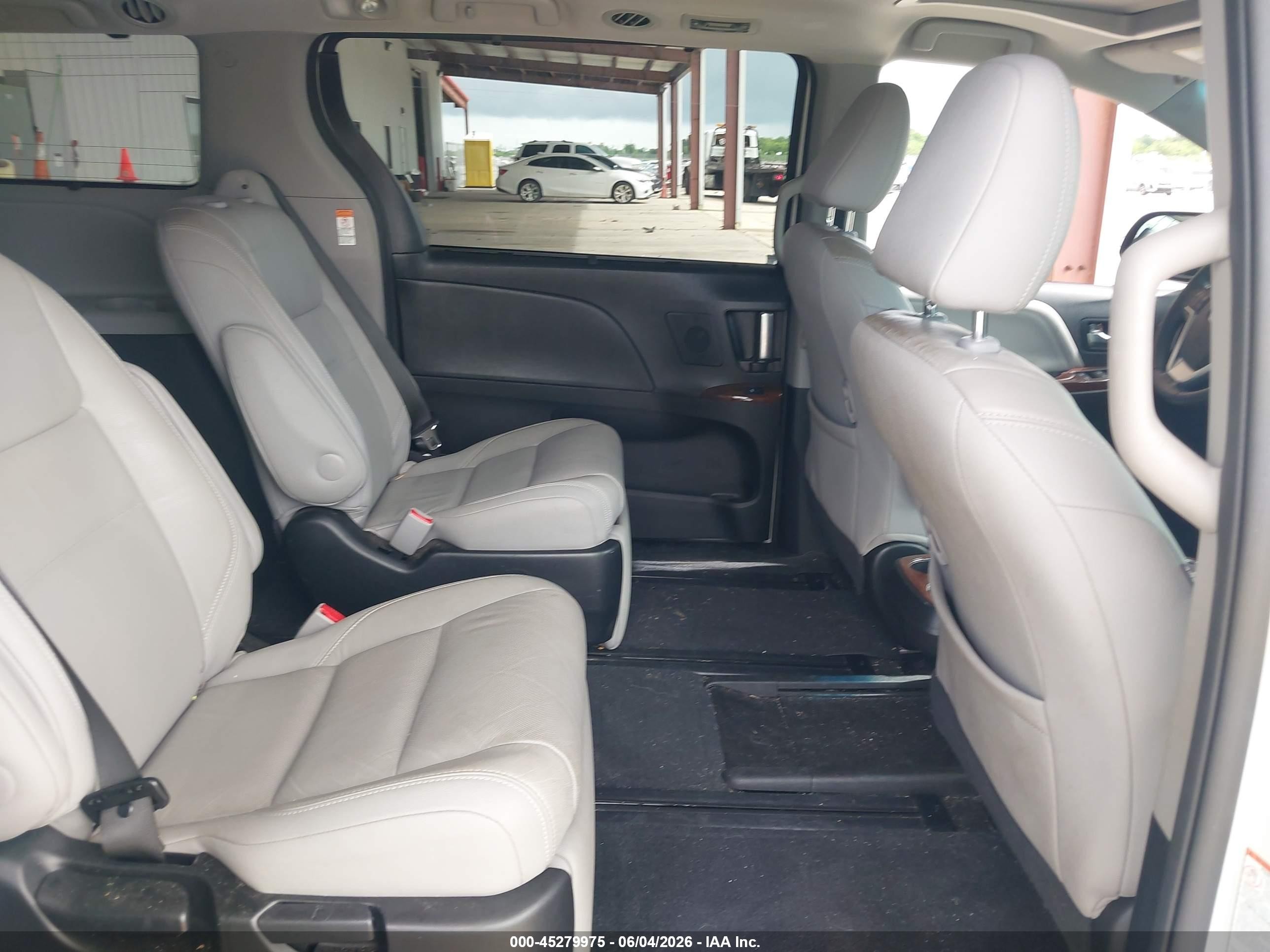 2015 Toyota Sienna Limited 7 Passenger White vin: 5TDYK3DC7FS678415