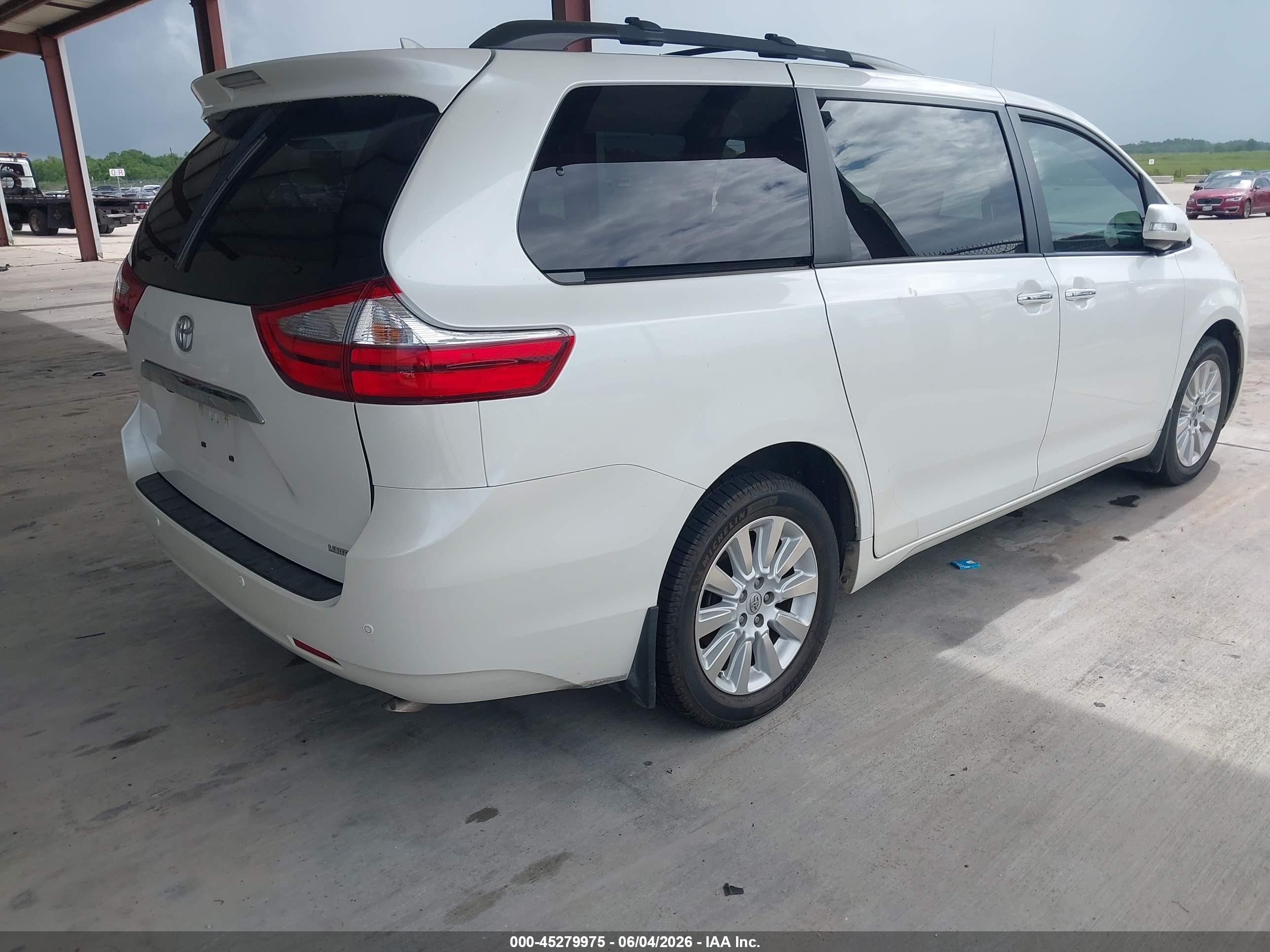2015 Toyota Sienna Limited 7 Passenger White vin: 5TDYK3DC7FS678415