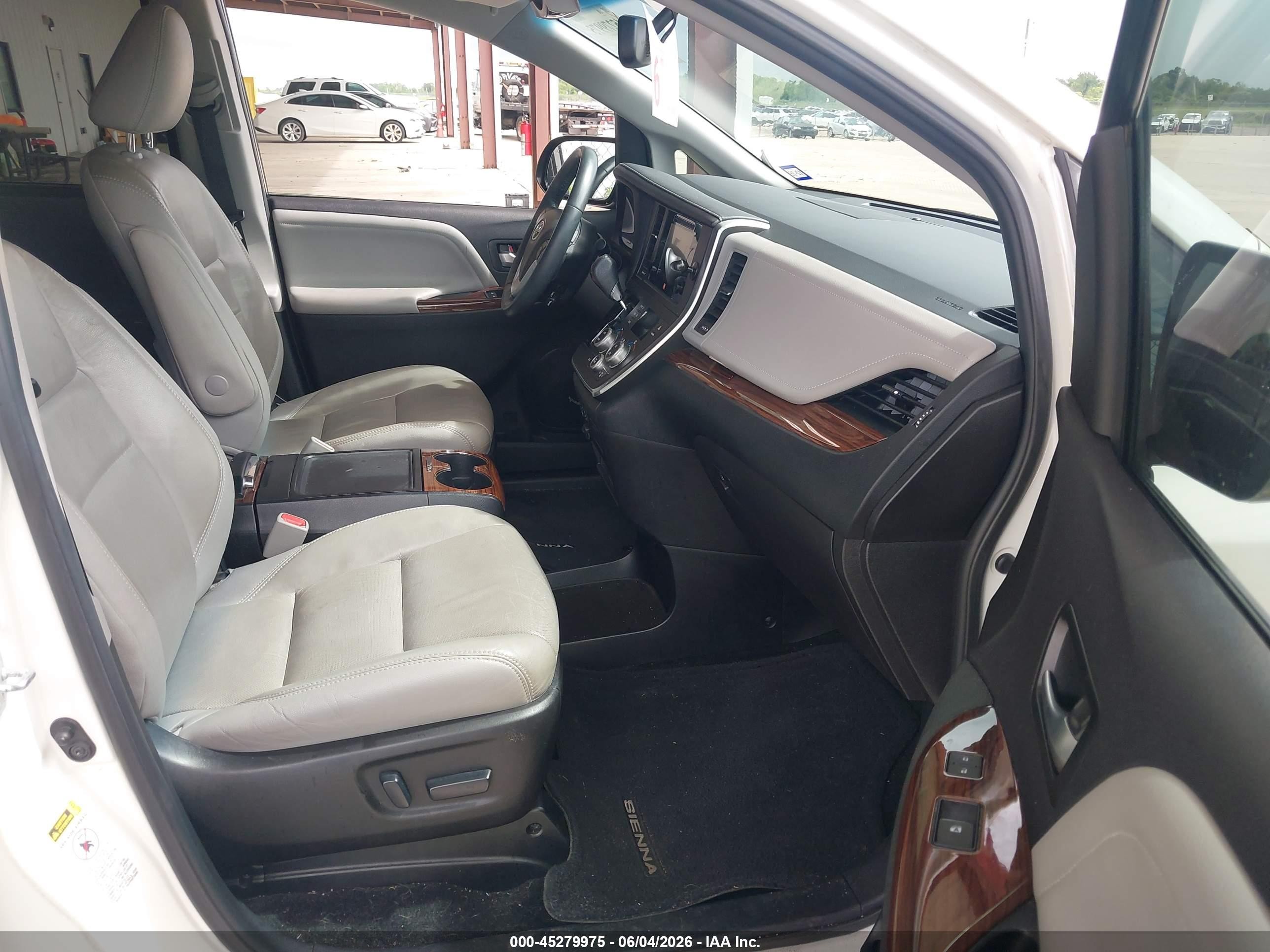 2015 Toyota Sienna Limited 7 Passenger White vin: 5TDYK3DC7FS678415
