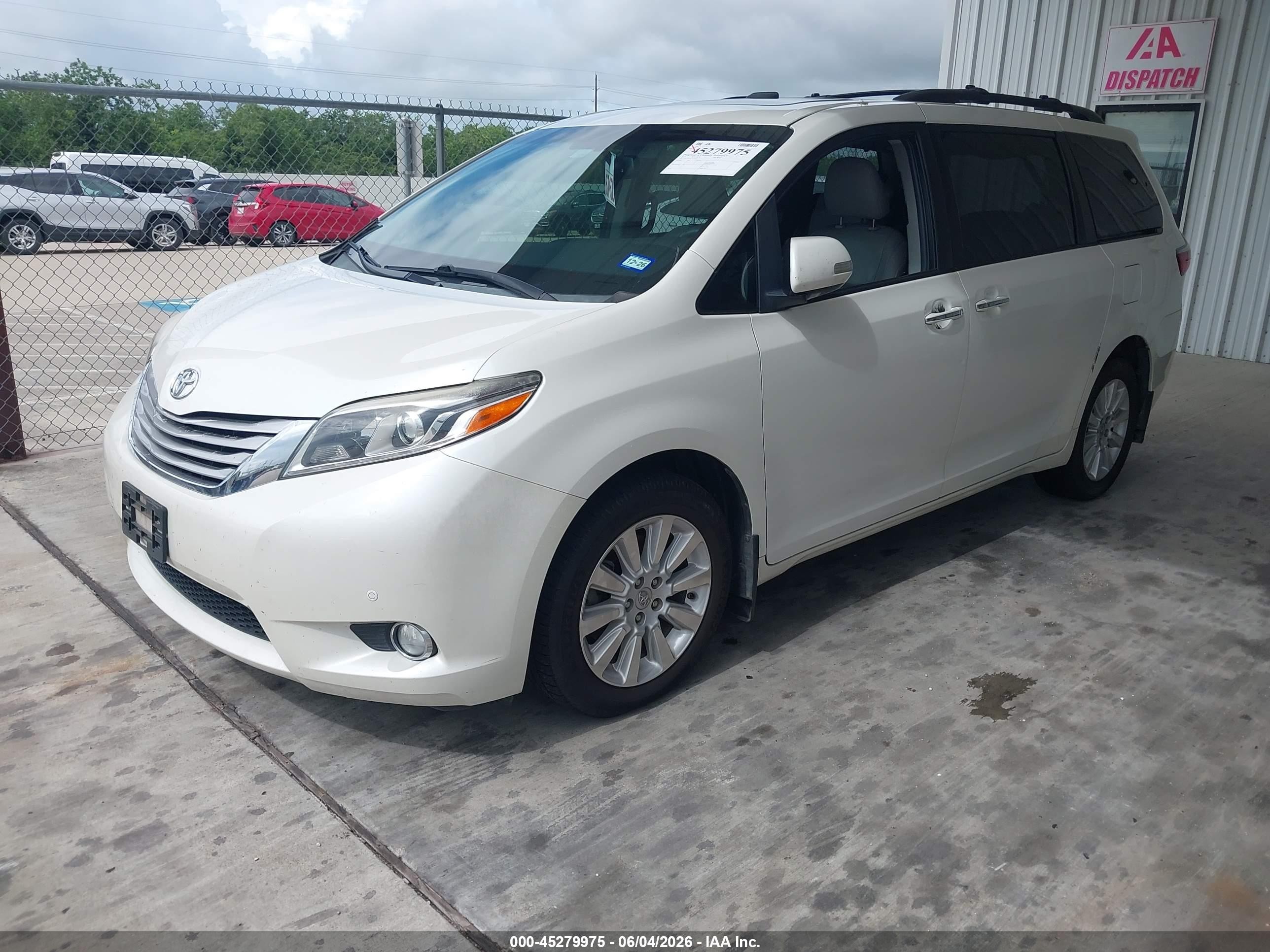 2015 Toyota Sienna Limited 7 Passenger White vin: 5TDYK3DC7FS678415