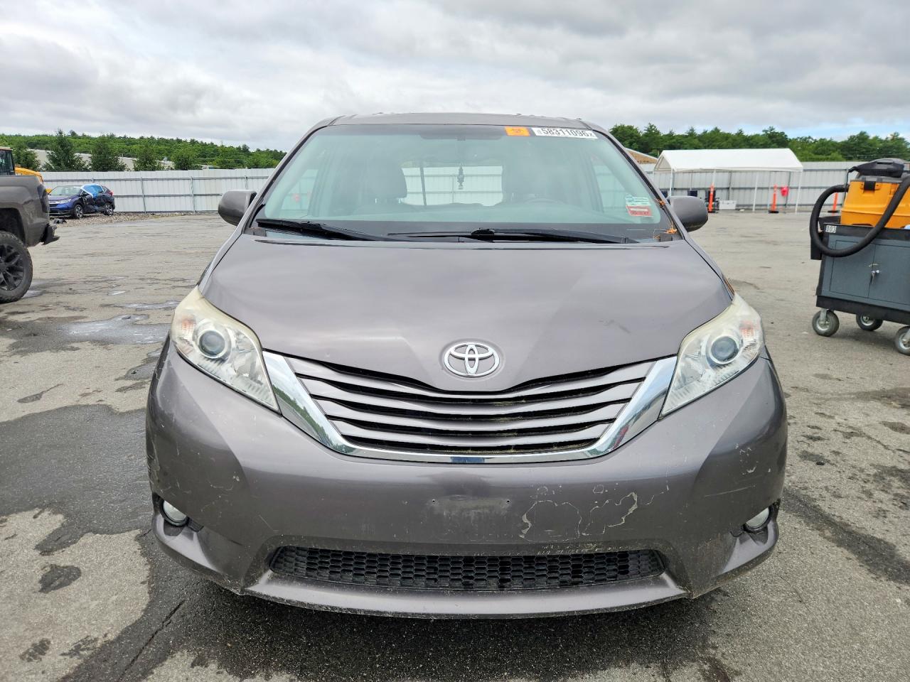 2015 Toyota Sienna Xle 8-passenger Gray vin: 5TDYK3DC7FS683484