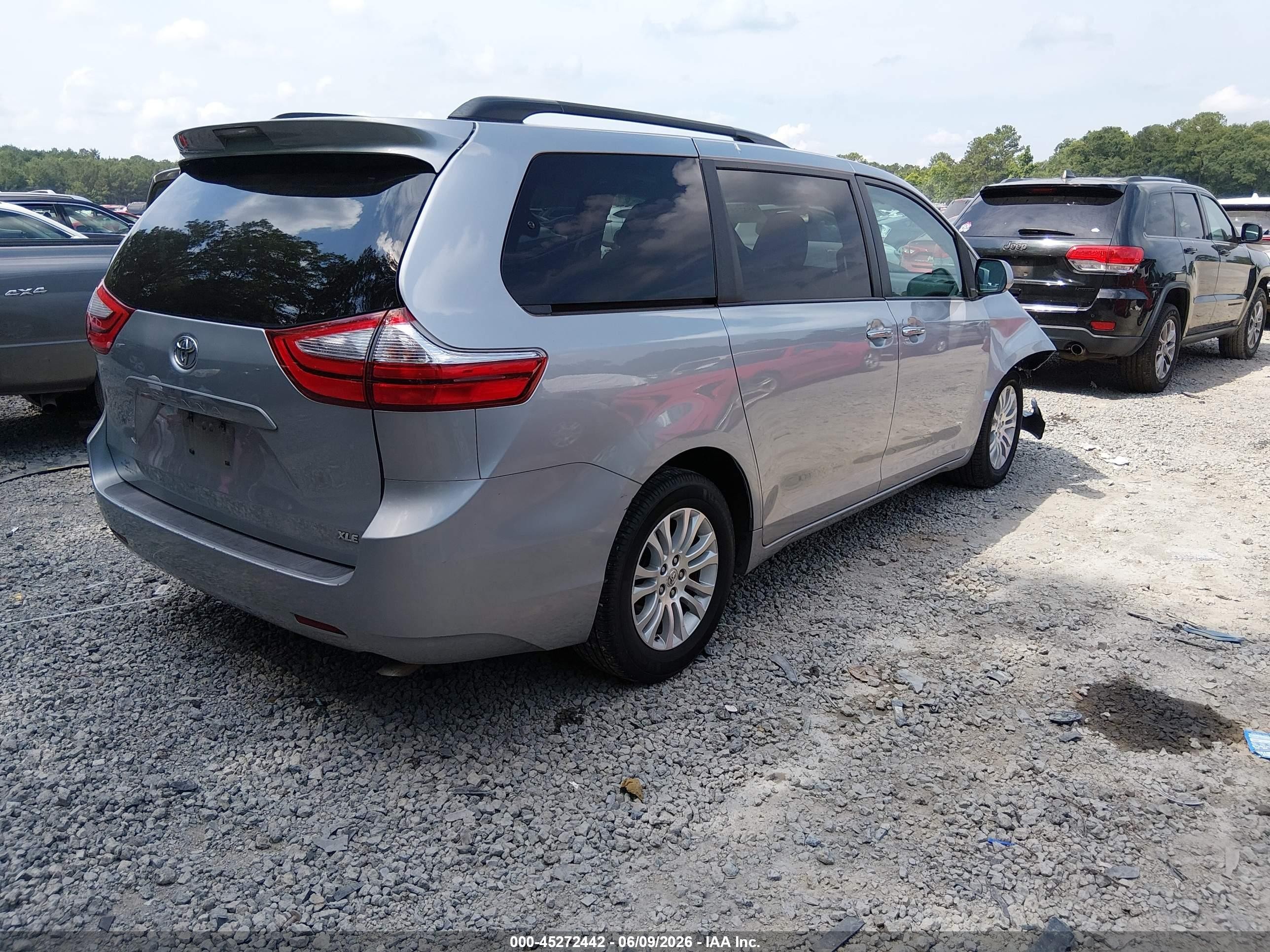 2015 Toyota Sienna Xle 8 Passenger Silver vin: 5TDYK3DC7FS688104