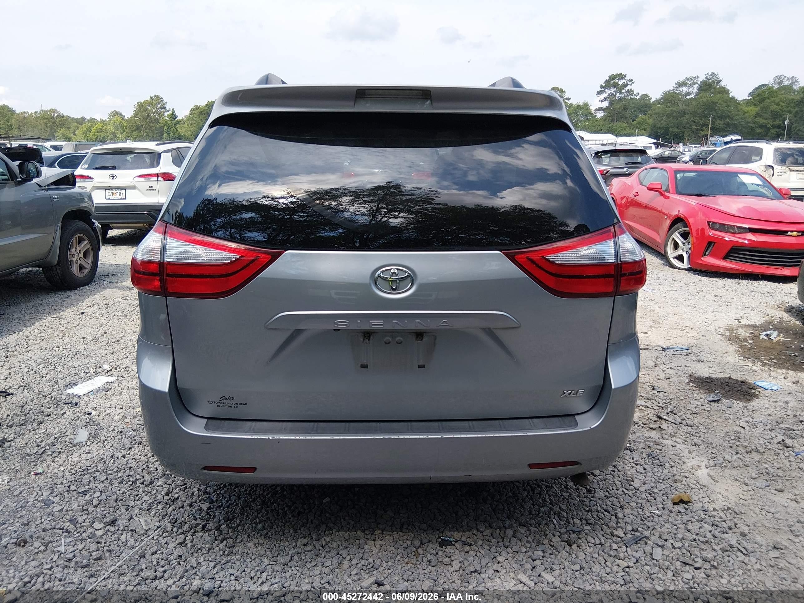 2015 Toyota Sienna Xle 8 Passenger Silver vin: 5TDYK3DC7FS688104