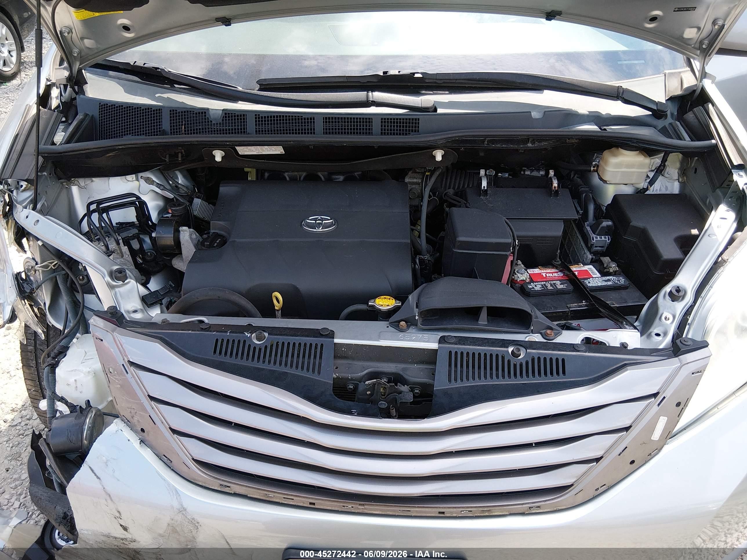 2015 Toyota Sienna Xle 8 Passenger Silver vin: 5TDYK3DC7FS688104