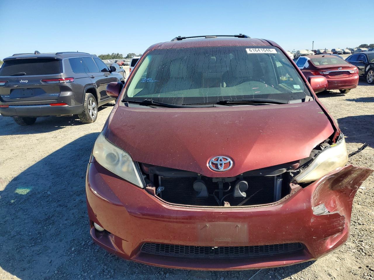 2011 Toyota Sienna Limited 7-passenger Red vin: 5TDYK3DC8BS016711