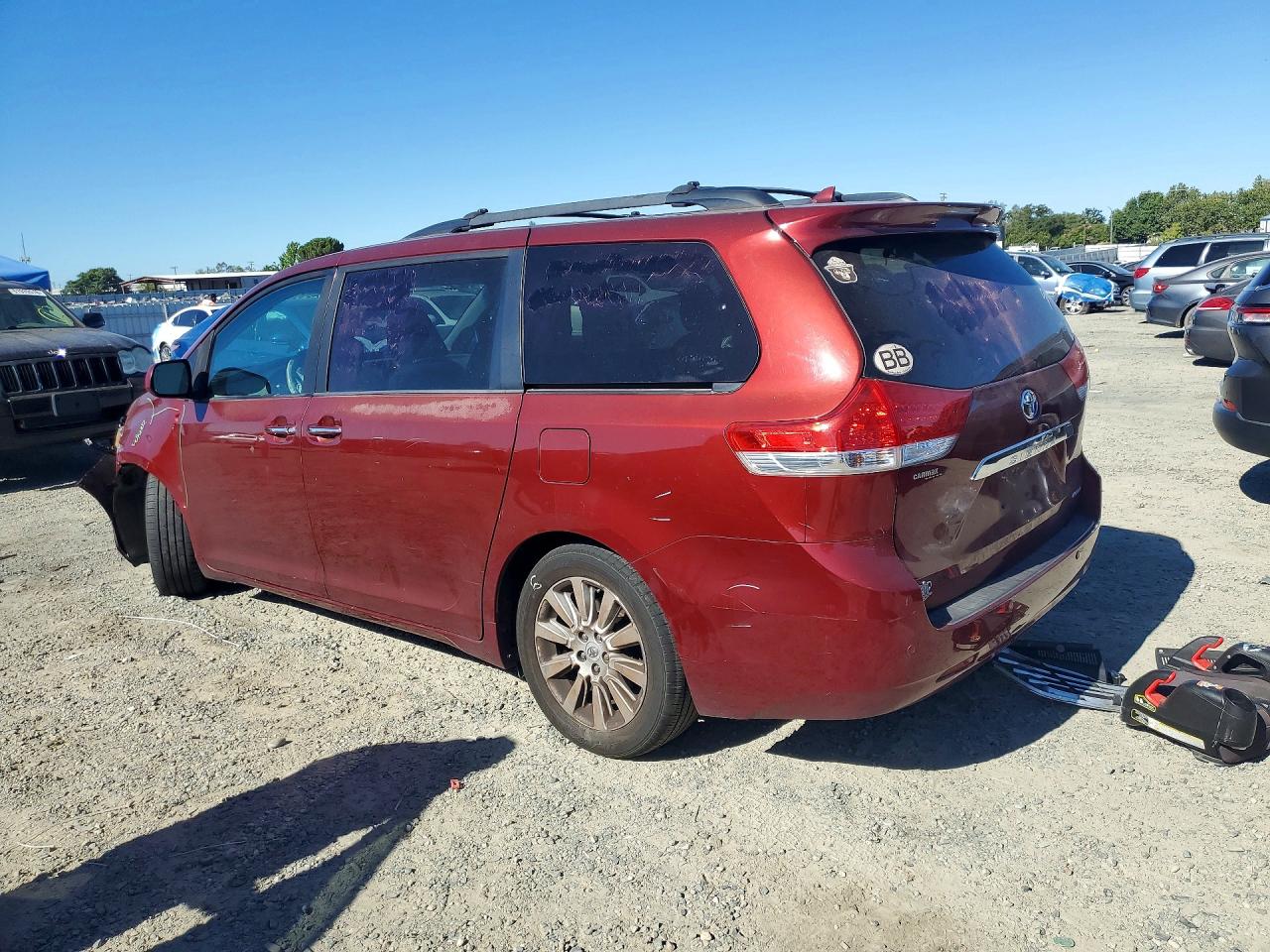 2011 Toyota Sienna Limited 7-passenger Red vin: 5TDYK3DC8BS016711