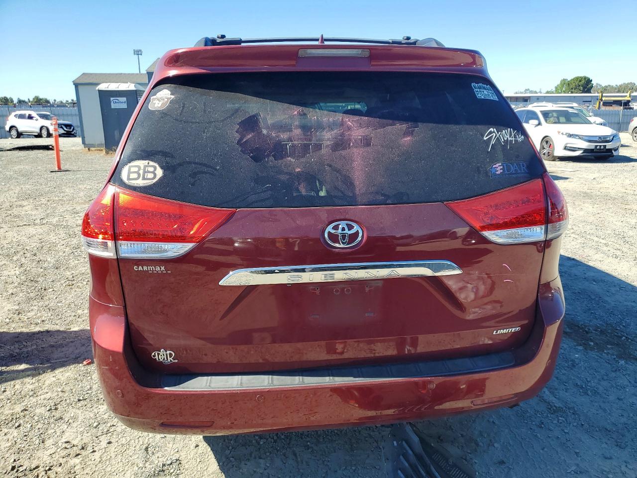 2011 Toyota Sienna Limited 7-passenger Red vin: 5TDYK3DC8BS016711