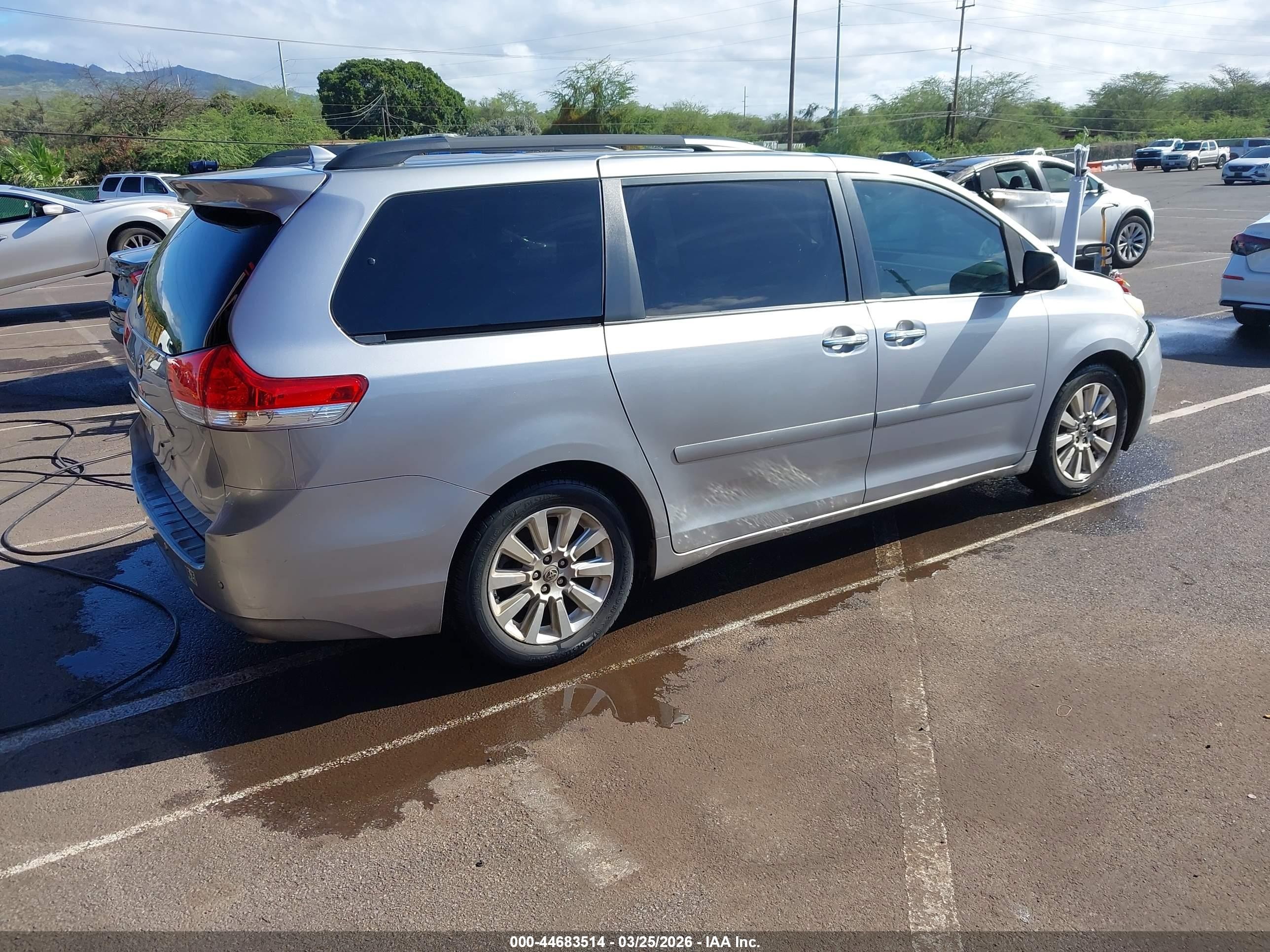 2011 Toyota Sienna Xle V6/xle V6 Auto Access Seat Серый vin: 5TDYK3DC8BS031791