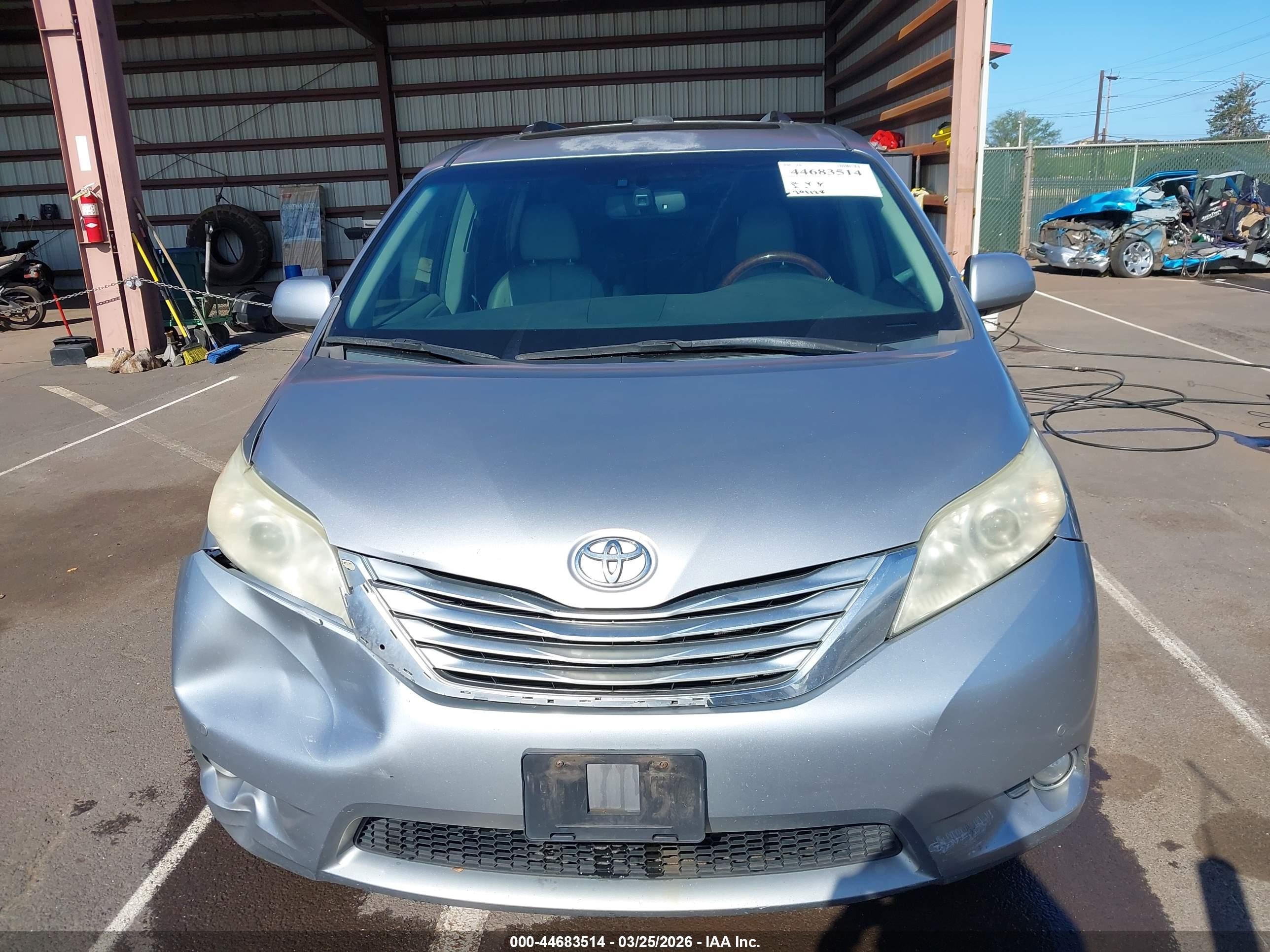 2011 Toyota Sienna Xle V6/xle V6 Auto Access Seat Серый vin: 5TDYK3DC8BS031791