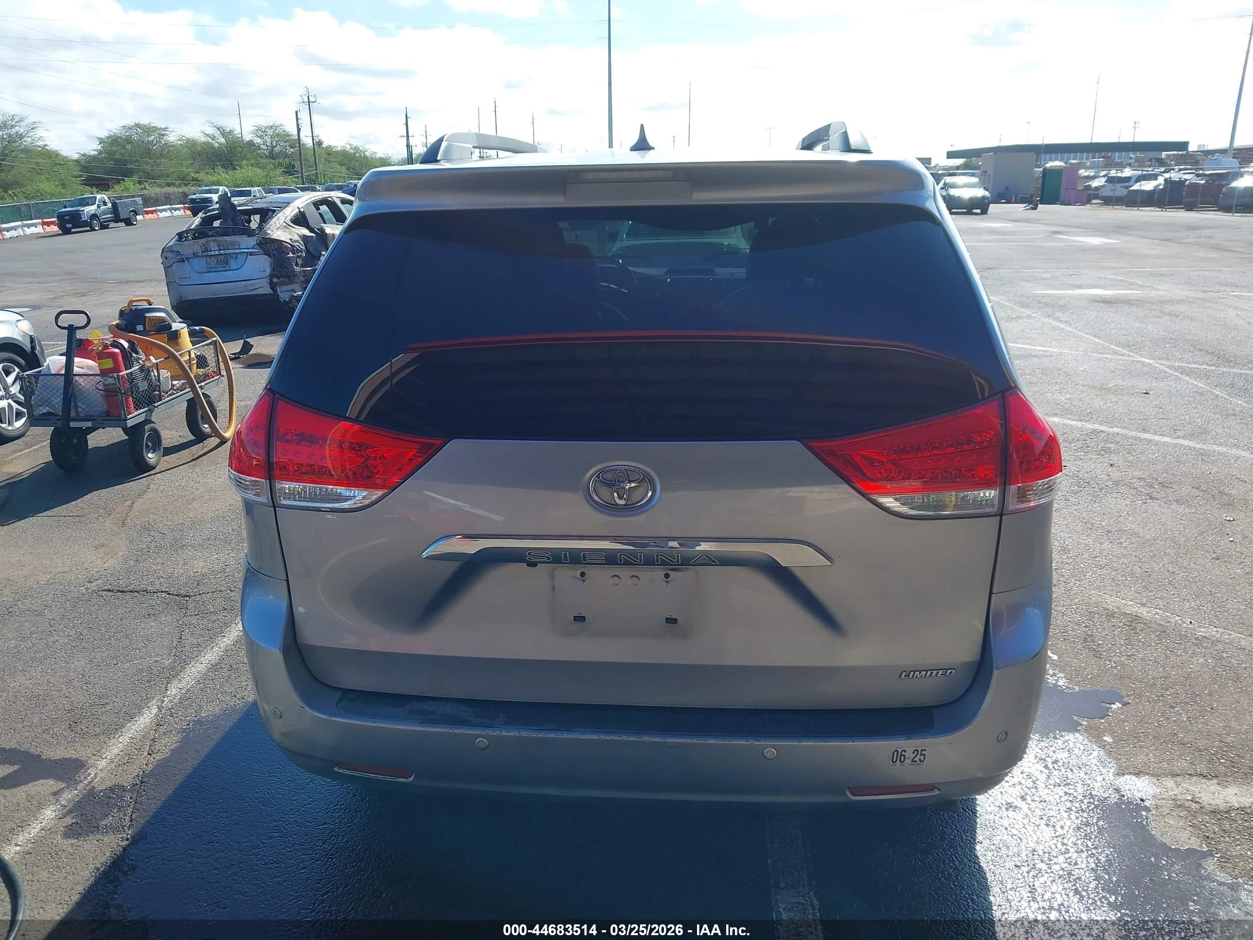 2011 Toyota Sienna Xle V6/xle V6 Auto Access Seat Серый vin: 5TDYK3DC8BS031791