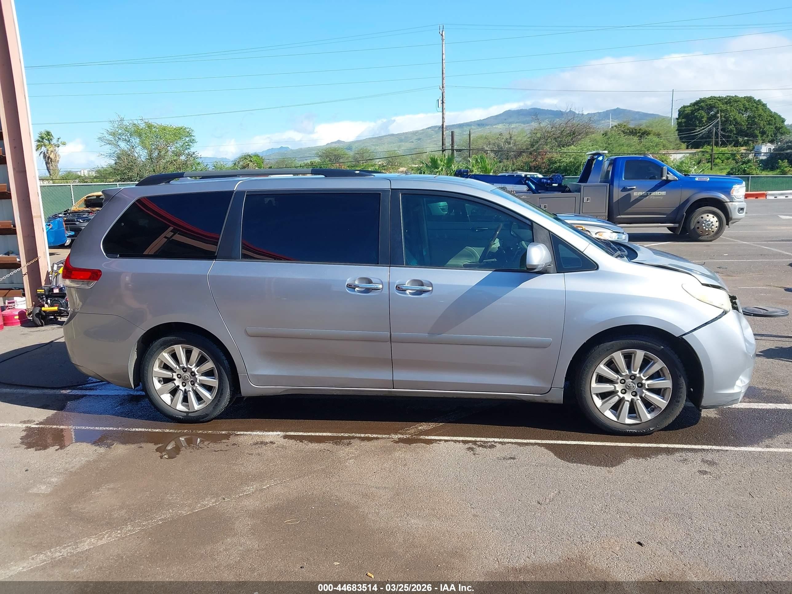 2011 Toyota Sienna Xle V6/xle V6 Auto Access Seat Серый vin: 5TDYK3DC8BS031791
