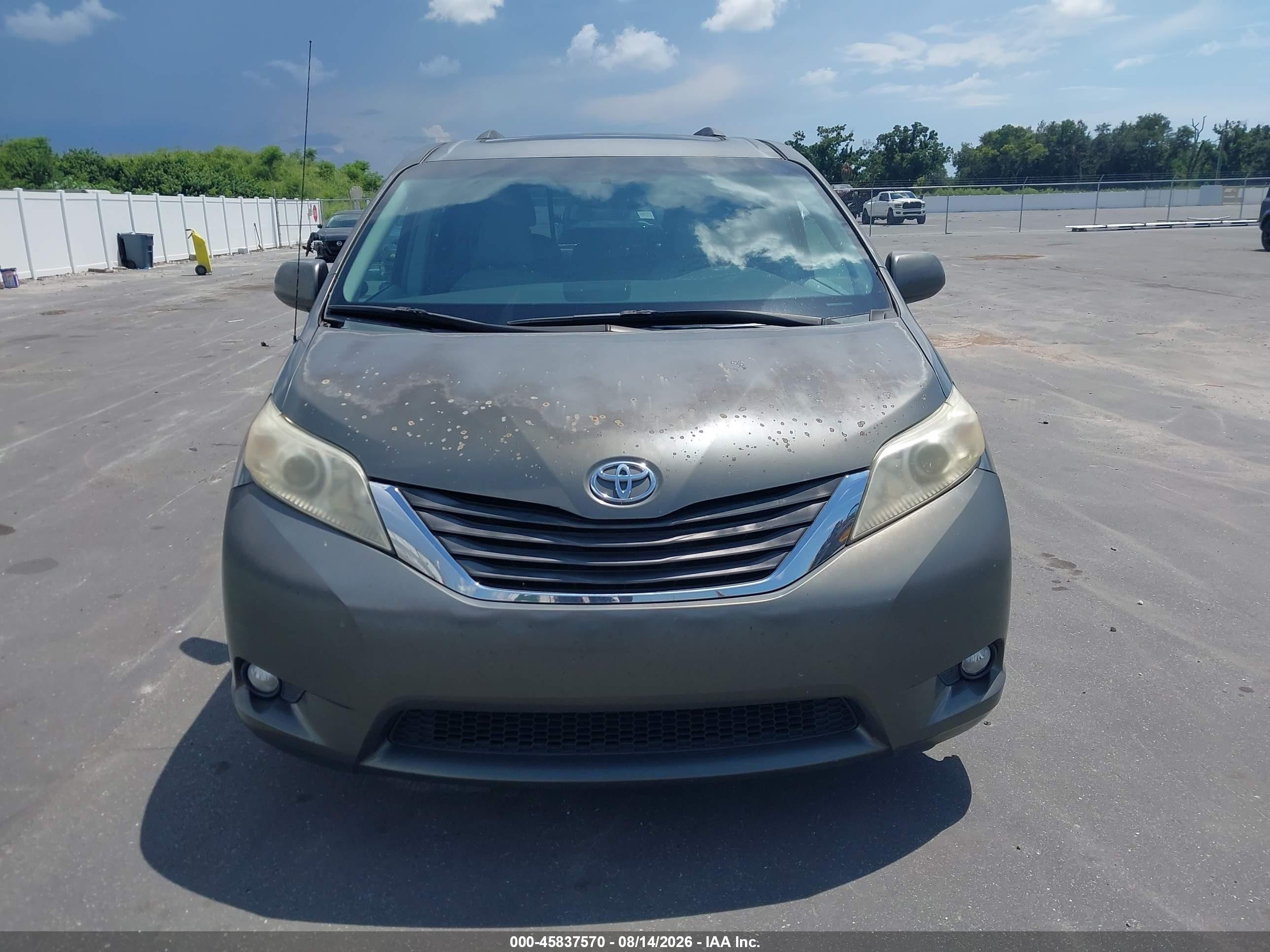 2011 Toyota Sienna Xle/limited Green vin: 5TDYK3DC8BS040264