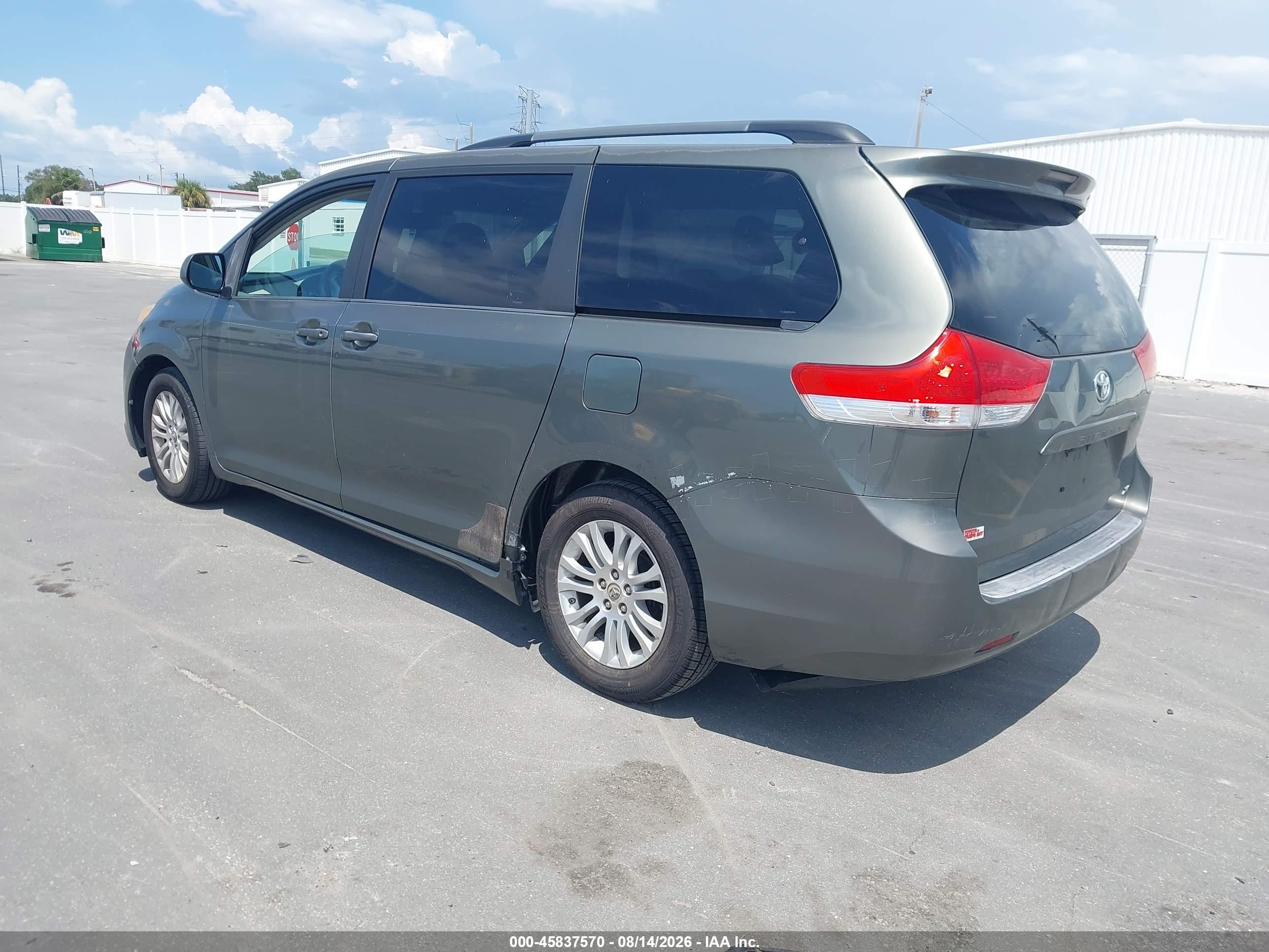 2011 Toyota Sienna Xle/limited Green vin: 5TDYK3DC8BS040264